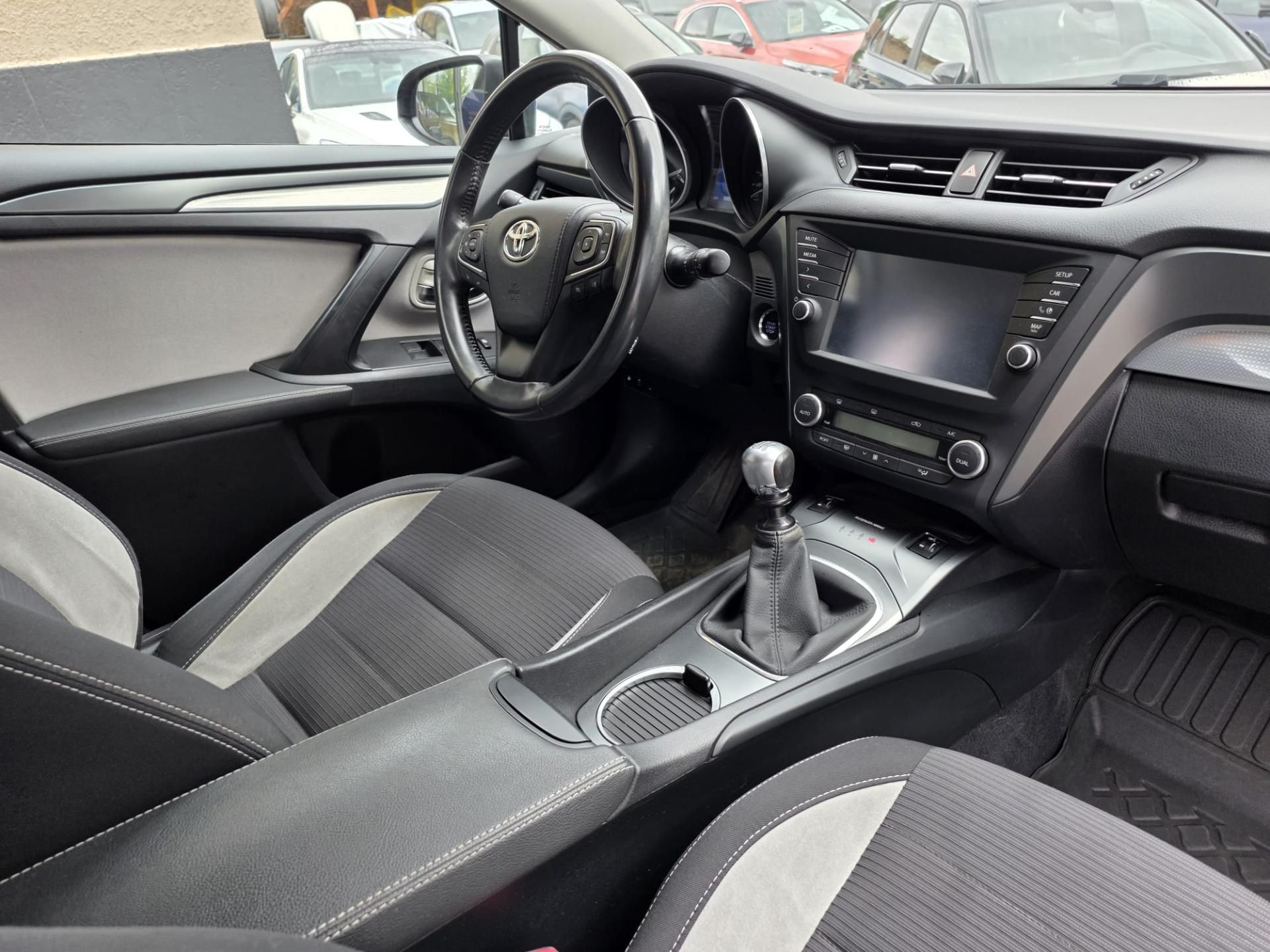 Toyota Avensis, 1.8AUT.KLIMA-2.maj.PRAV.SERVIS - fotka 3