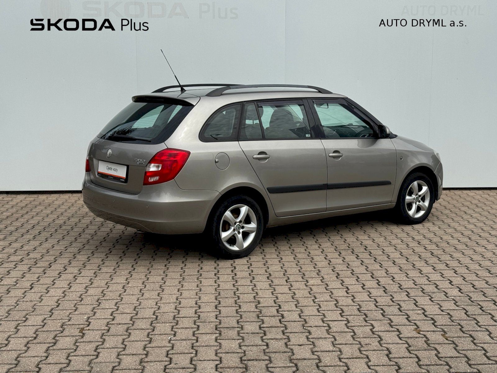 Škoda Fabia, Elegance Edition Combi 1.4 MPI - fotka 2