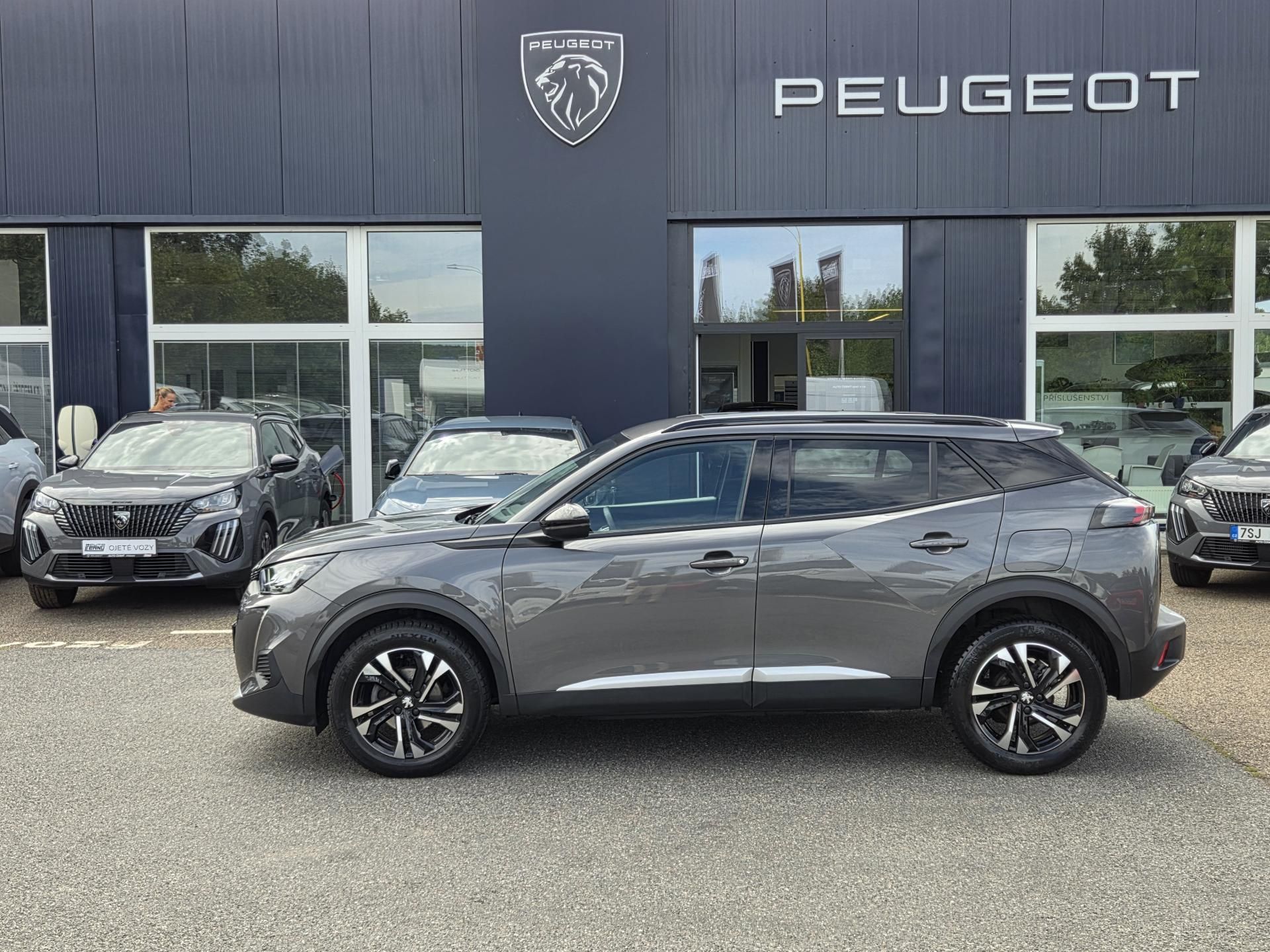Peugeot 2008, 1.2 PT 100 ALLURE MAN6 - fotka 2