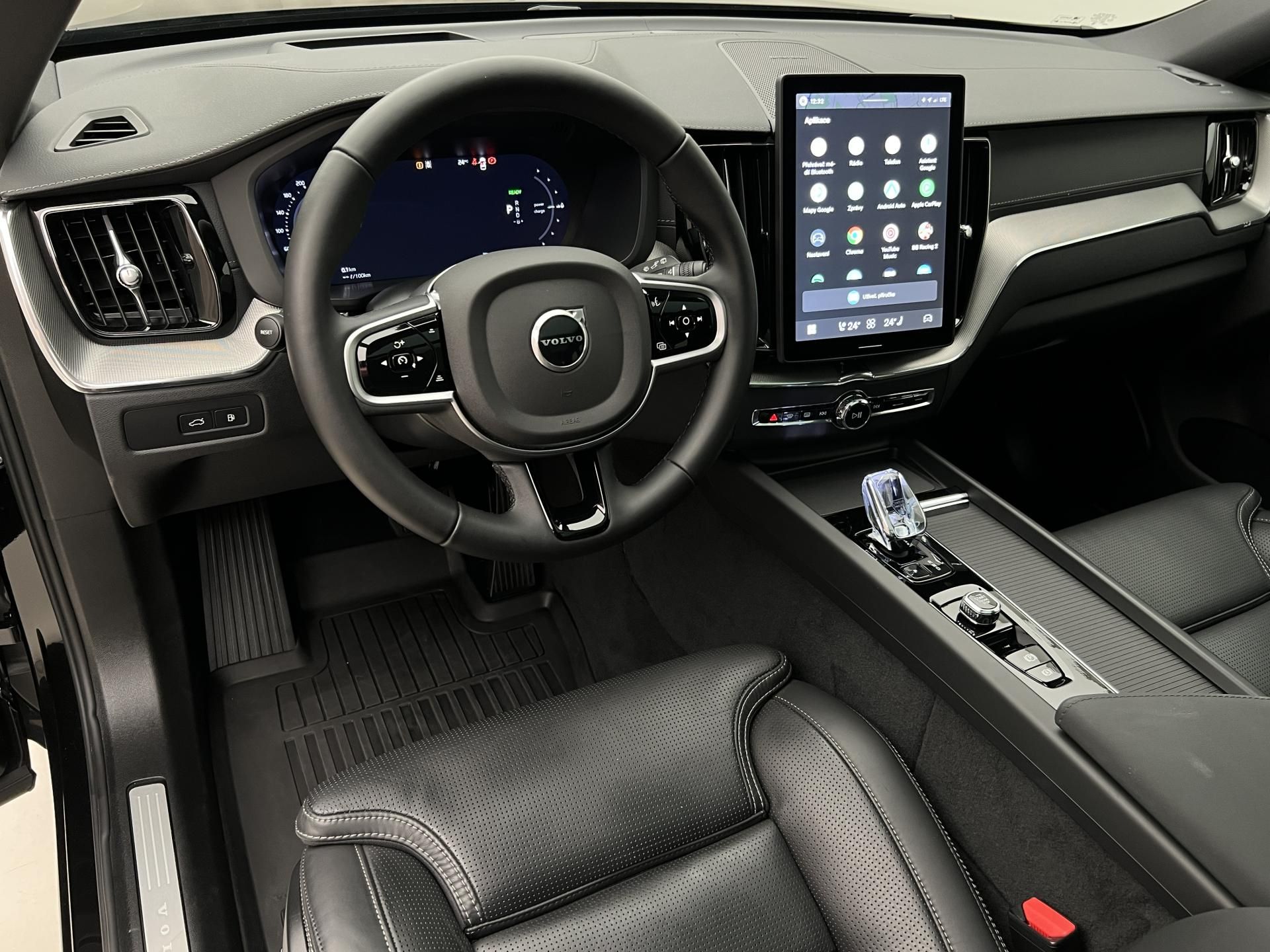 Volvo XC60, T8 AWD ULTRA BLACK RECHARGE CZ - fotka 4