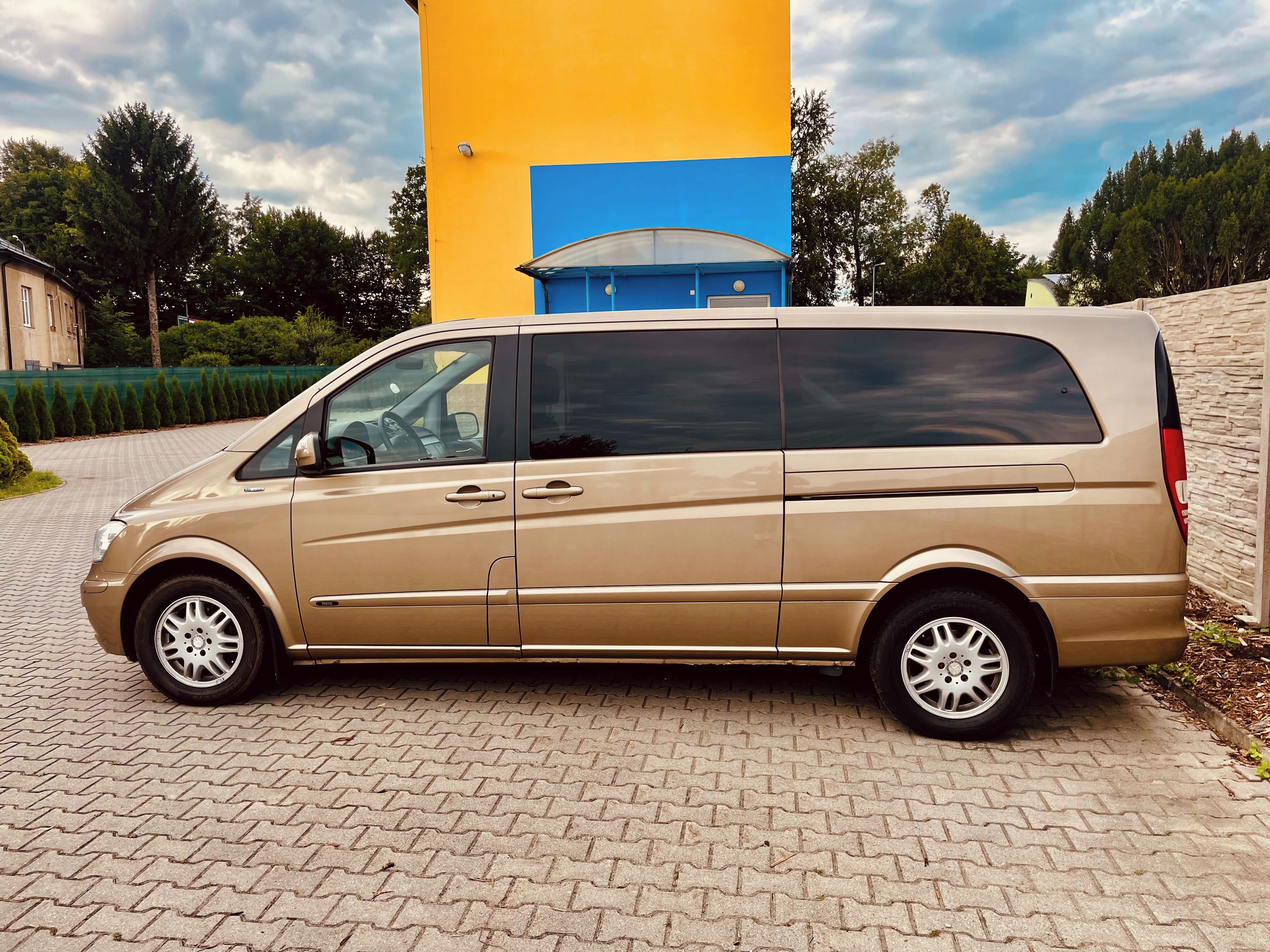 Mercedes-Benz Viano, Zakázkový EXTRA LONG 3 řady - fotka 2