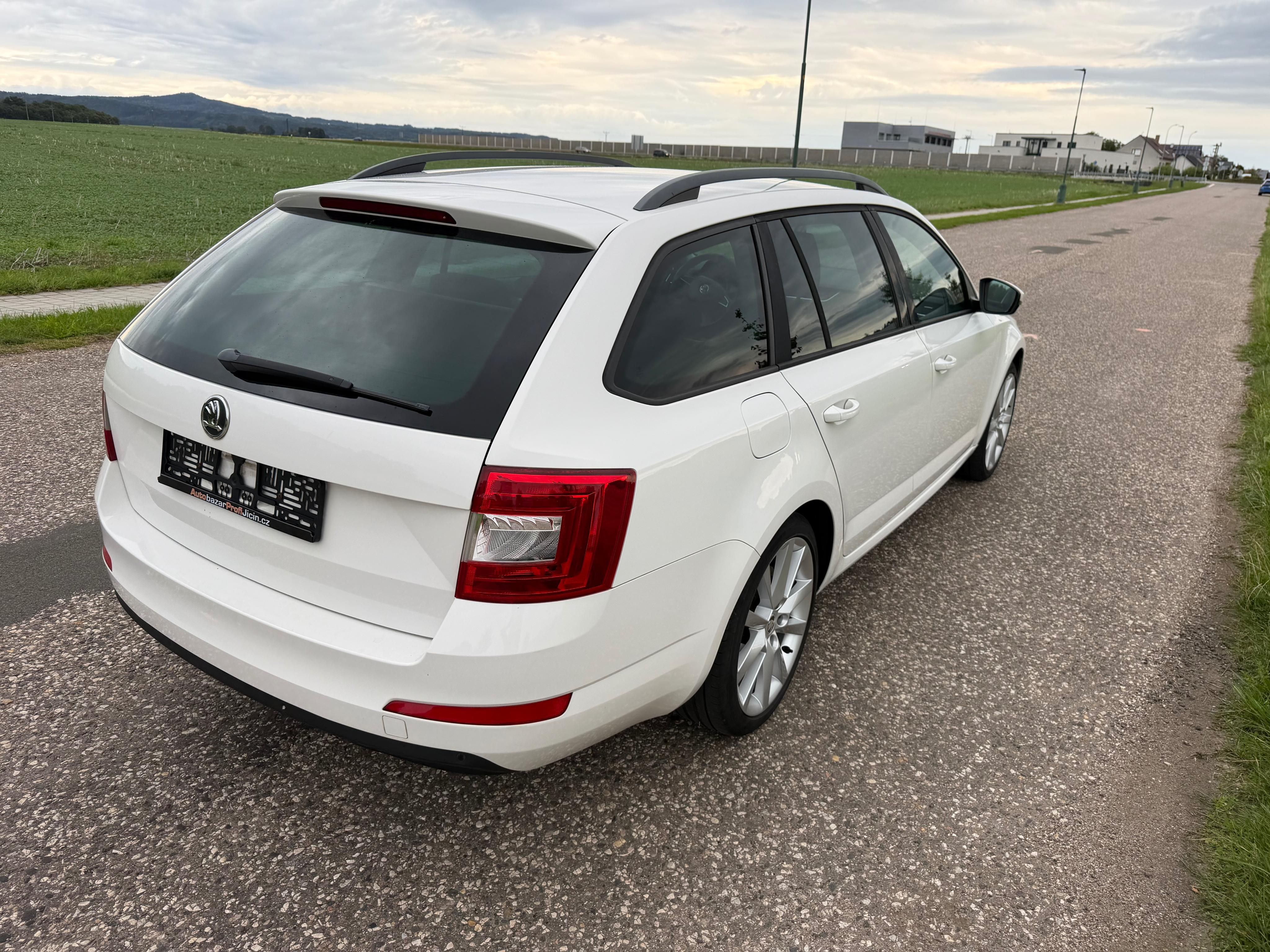 Škoda Octavia, 1,6 TDi pravid.servis,nová STK - fotka 4