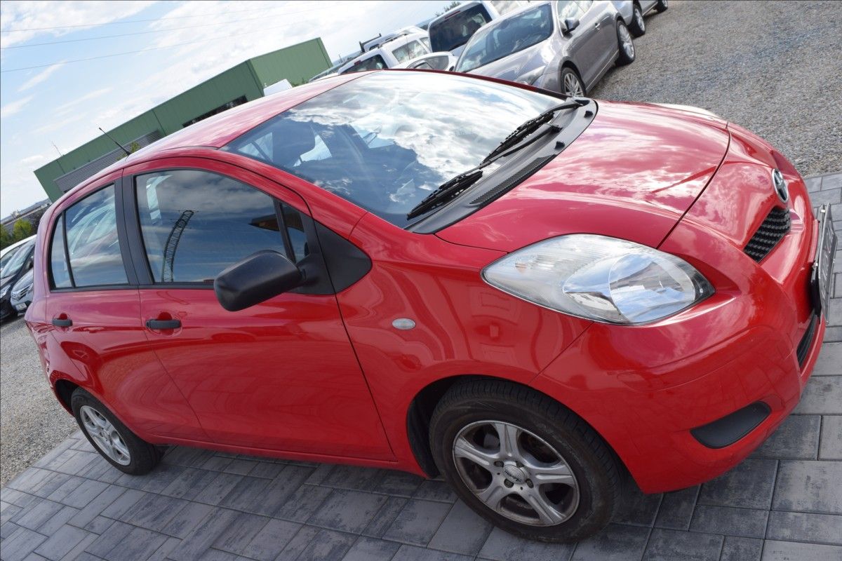 Toyota Yaris, 1,0 i 51KW ZAD. PARK. SENZORY - fotka 4