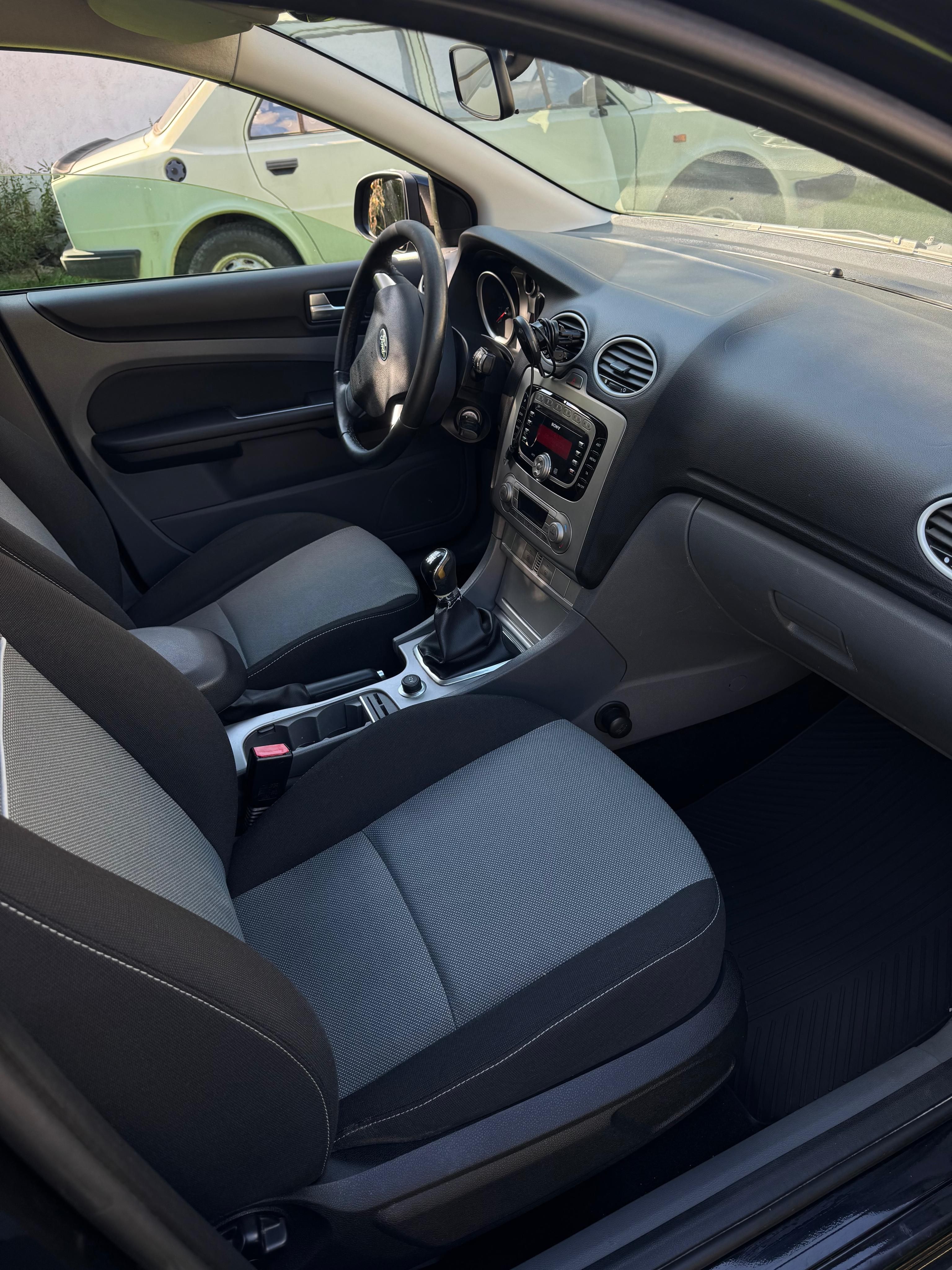 Ford Focus, Ford Focus 1.6 16V - fotka 6