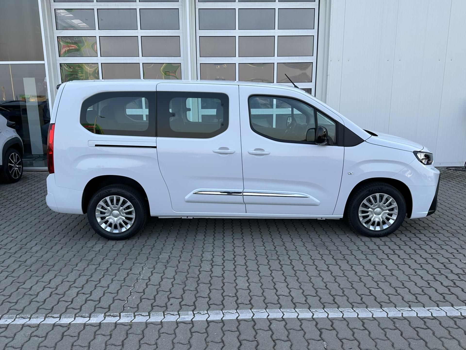 Toyota Proace City Verso, 1.5D-6M/T - LONG 7S BUSINESS - fotka 2