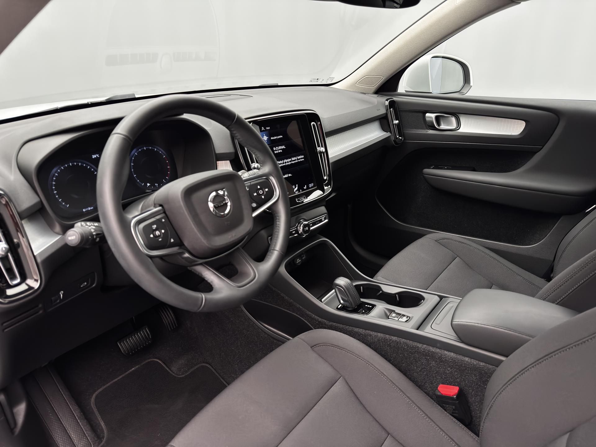Volvo XC40, B4 AWD MOMNETUM PRO CZ - fotka 2