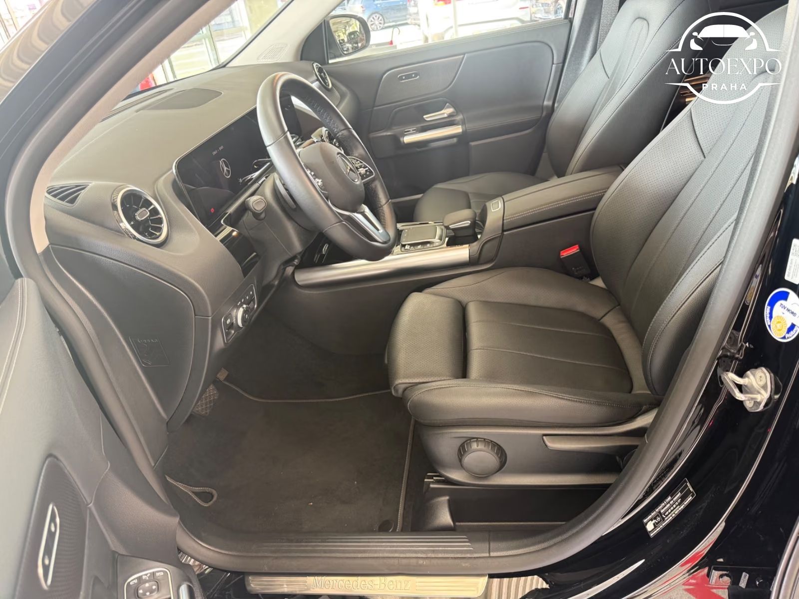 Mercedes-Benz GLA, 200d Progressive*LED*TAŽNÉ - fotka 6