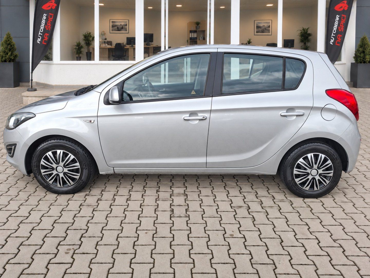 Hyundai i20, 1.2i 63kW -KLIMATIZACE-S.KNIHA - fotka 5