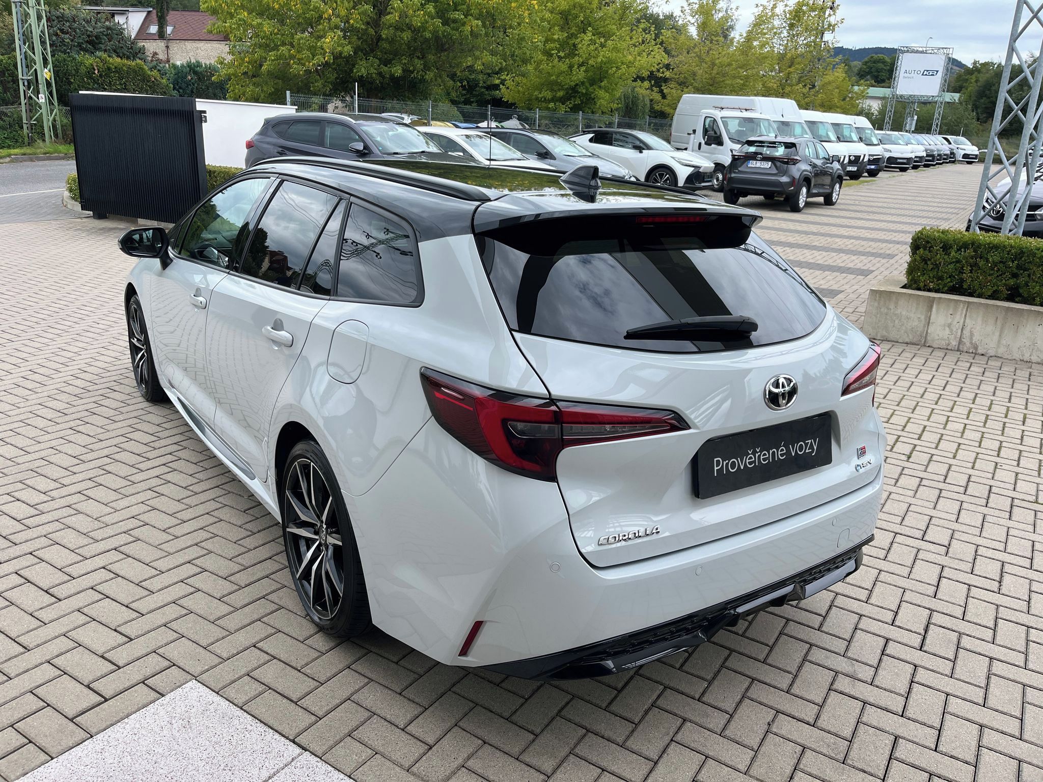 Toyota Corolla, 2.0 Hybrid e-CVT GR Sport Dyna - fotka 4