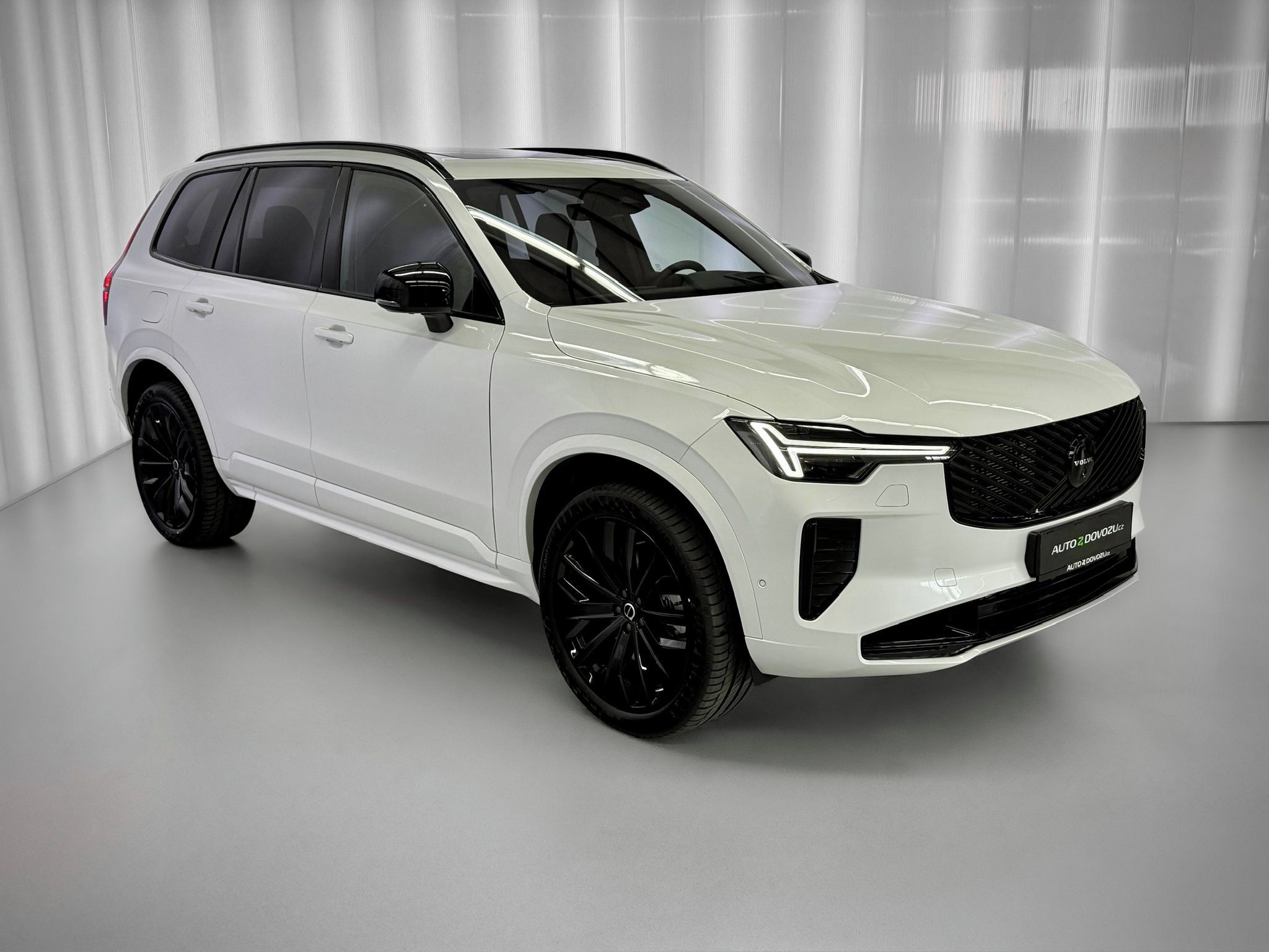 Volvo XC90, T8 AWD BLACK EDITION ULTRA, VZ - fotka 3