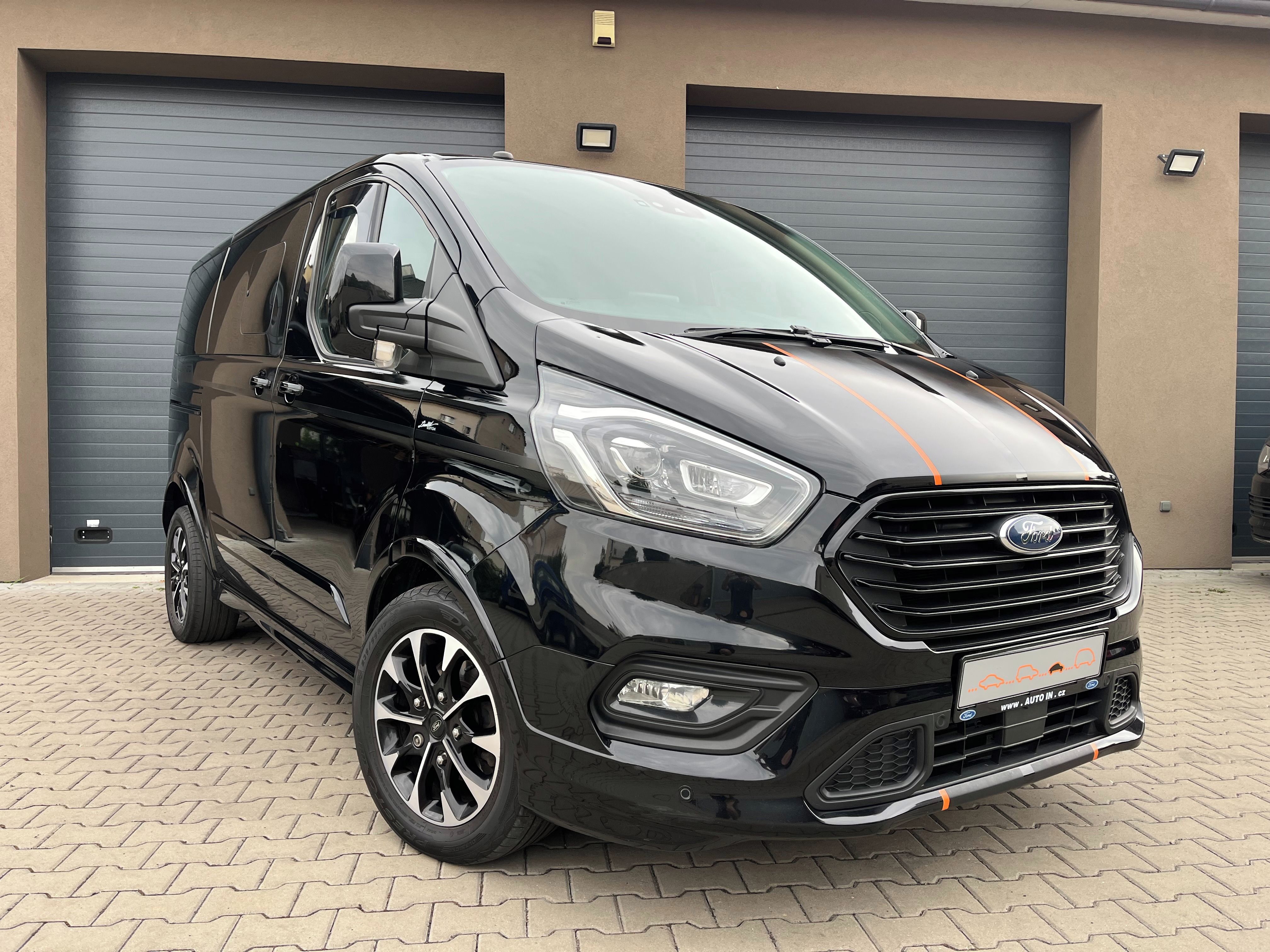 Ford Tourneo Custom, 2.0TDCi 125Kw,AT,Sport L1, DPH - fotka 2
