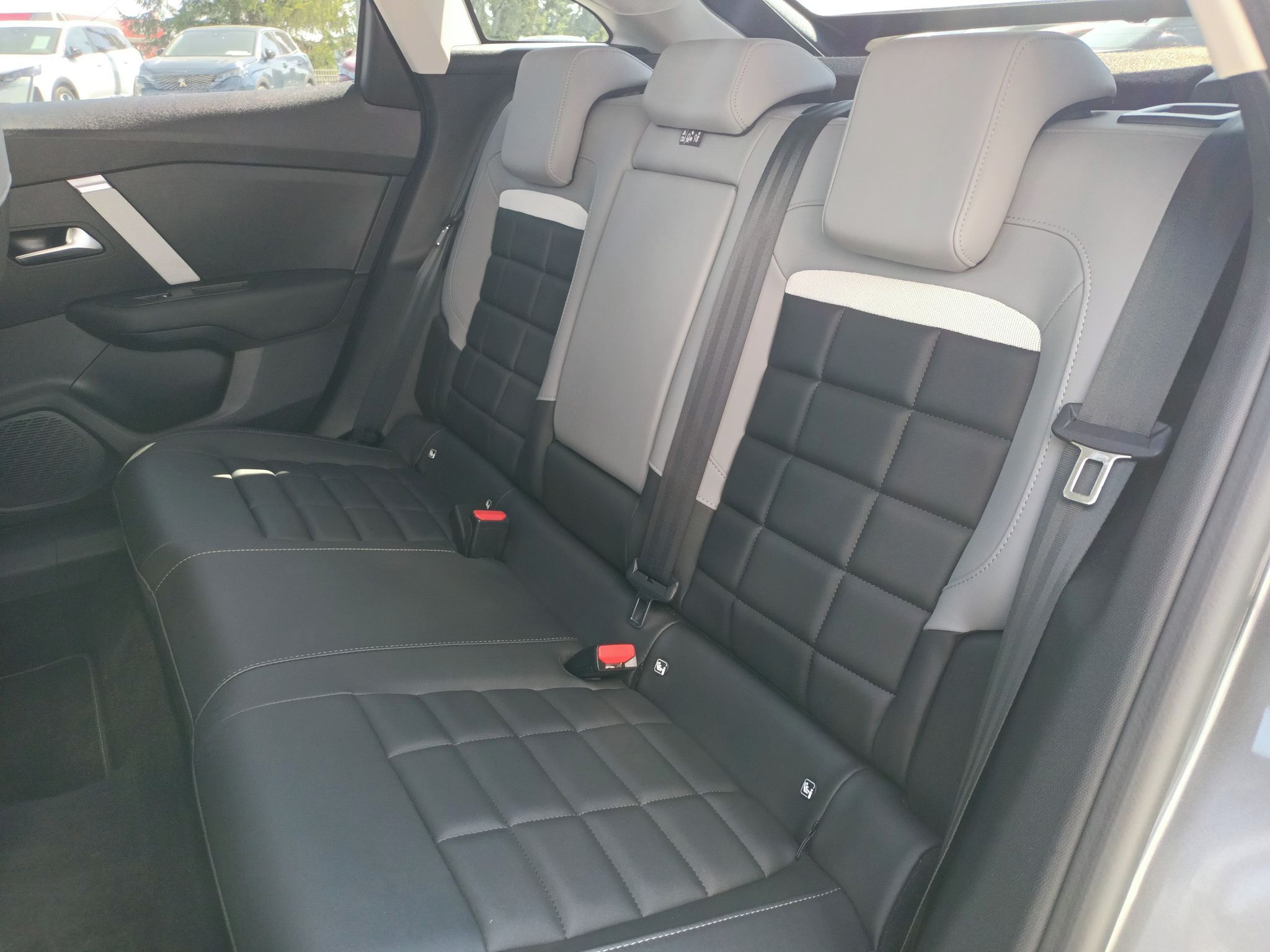 Citroën C4, NEW Max 1.2T - 130k, EAT8 - fotka 5