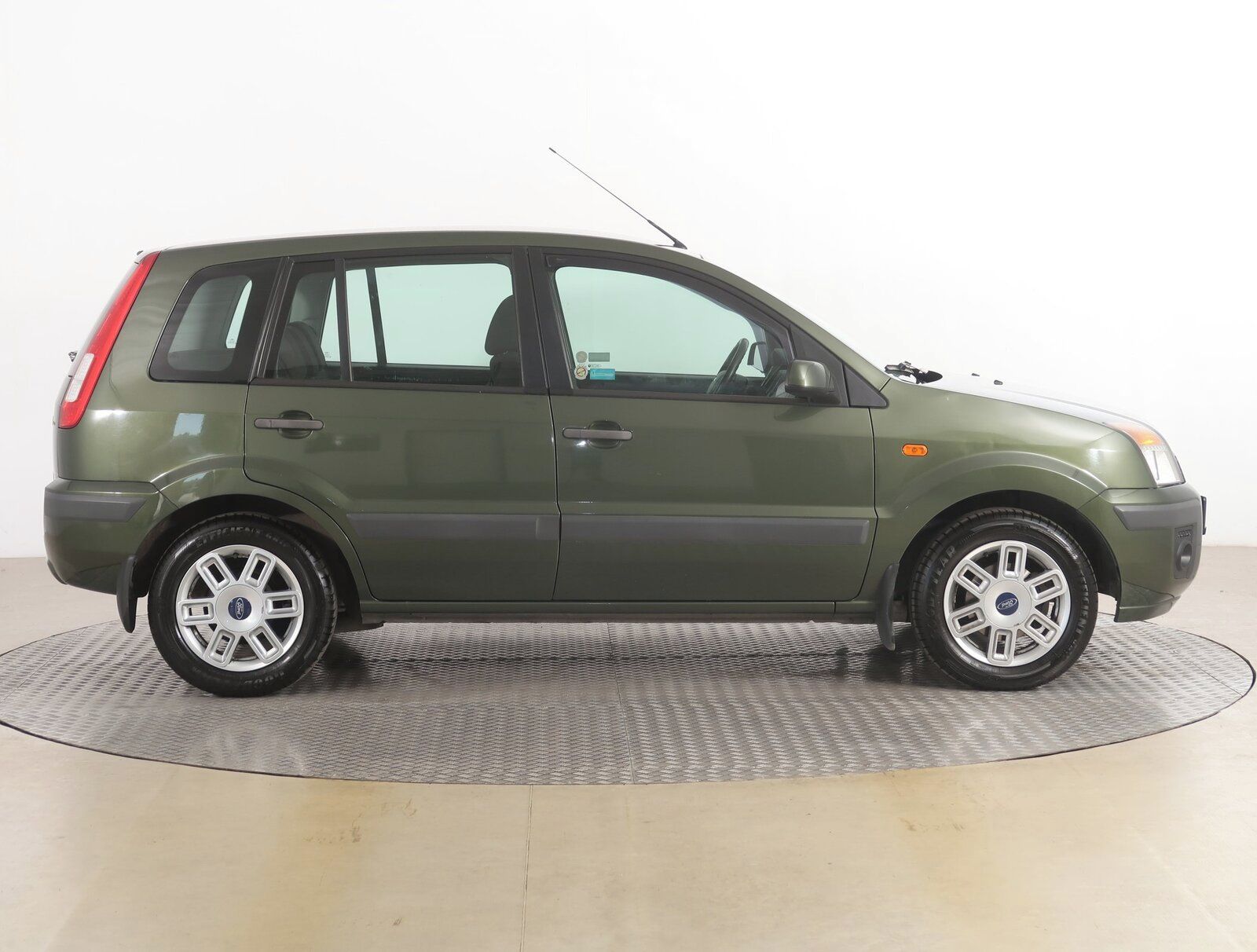 Ford Fusion, 1.4, po STK, jezdí výborně - fotka 6