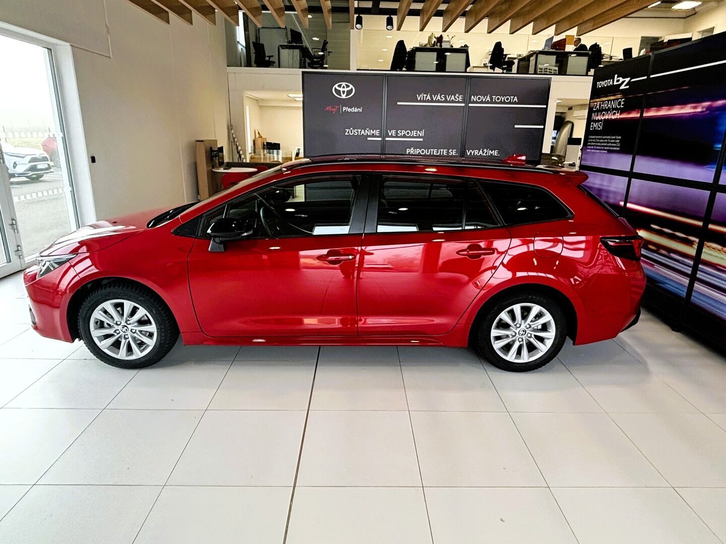 Toyota Corolla, 1,8   TS Comfort HEV - fotka 4