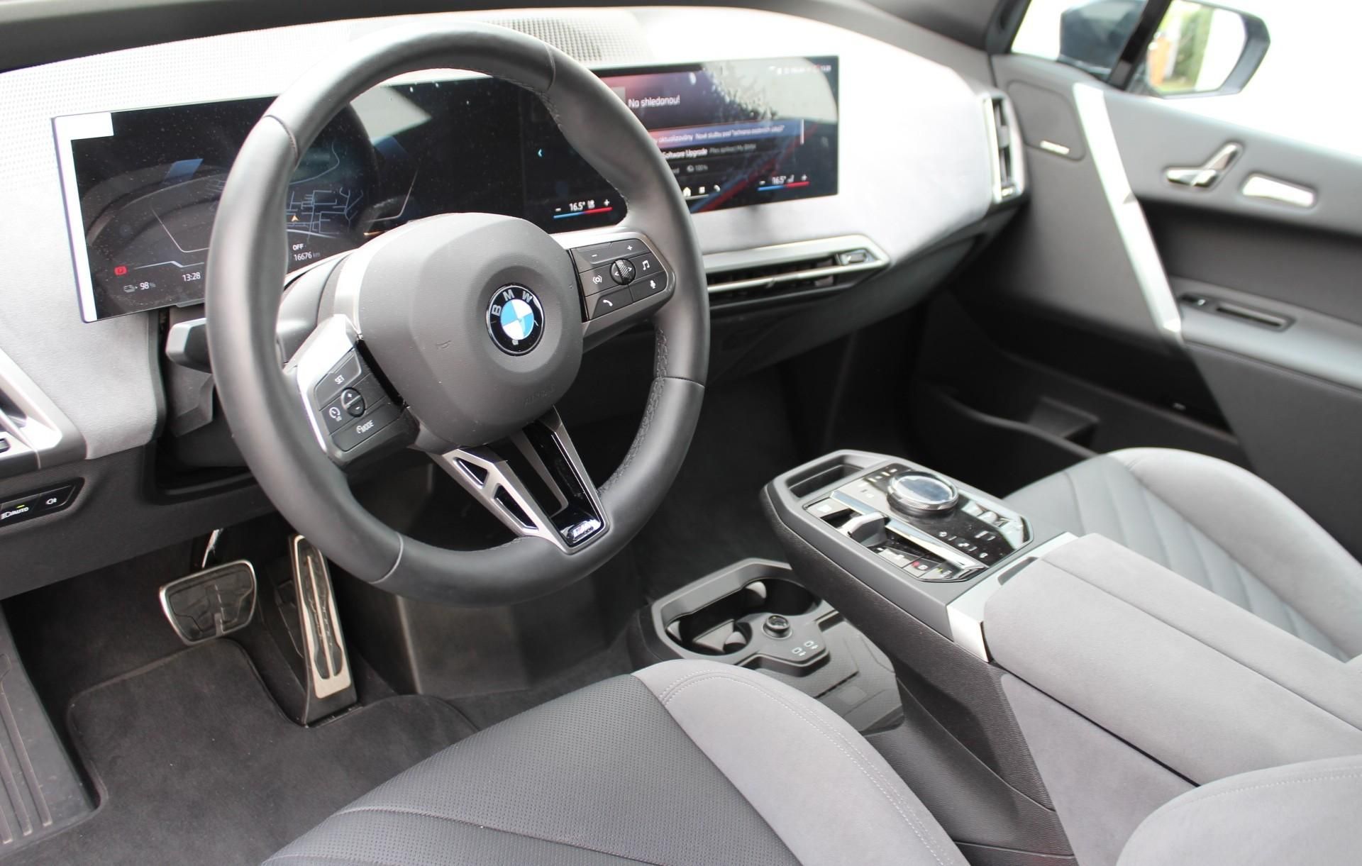 BMW iX, xDrive45, 300kW - fotka 4