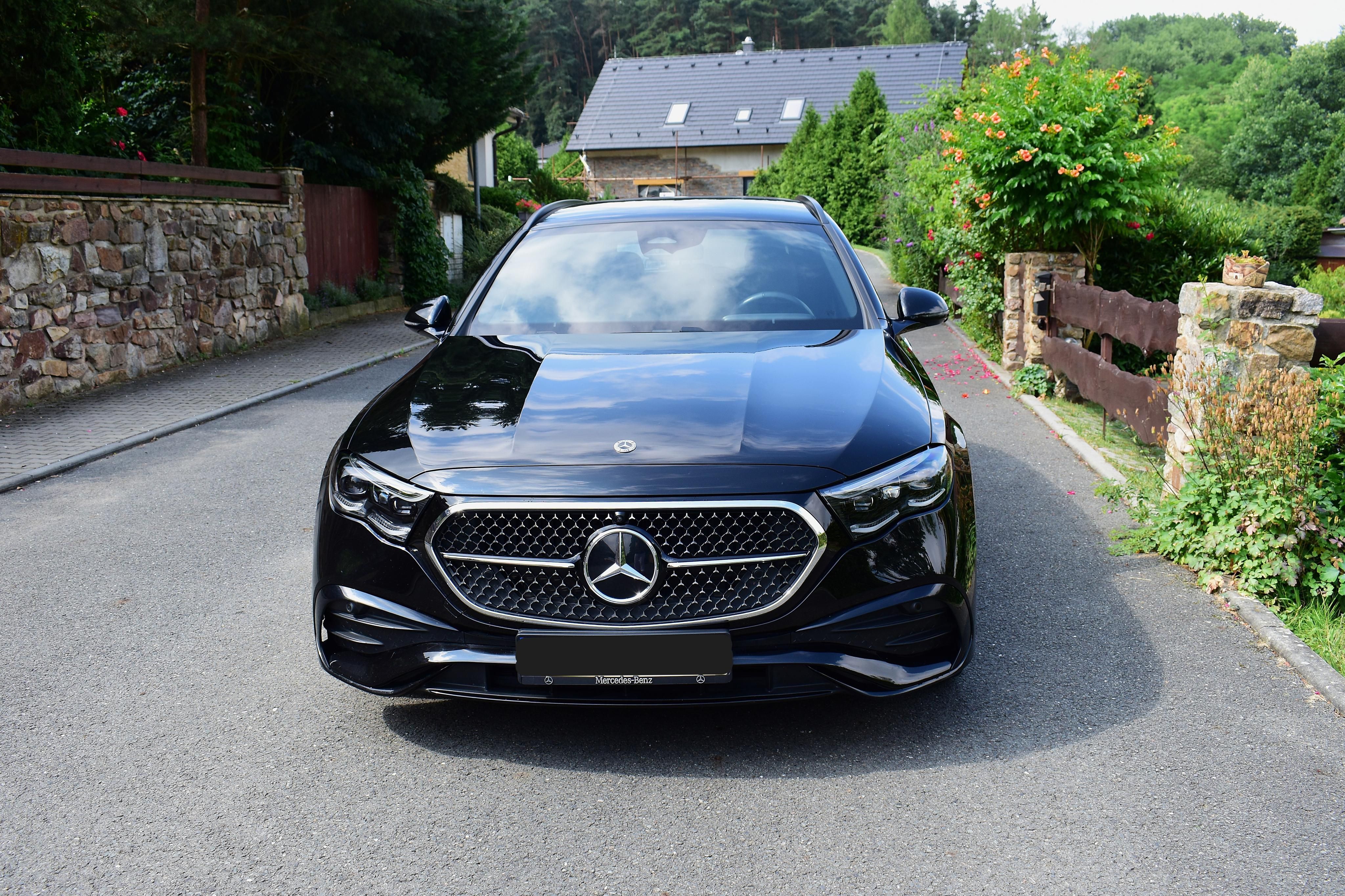 Mercedes-Benz Třídy E, E220d, AMG, BURMESTER - fotka 6