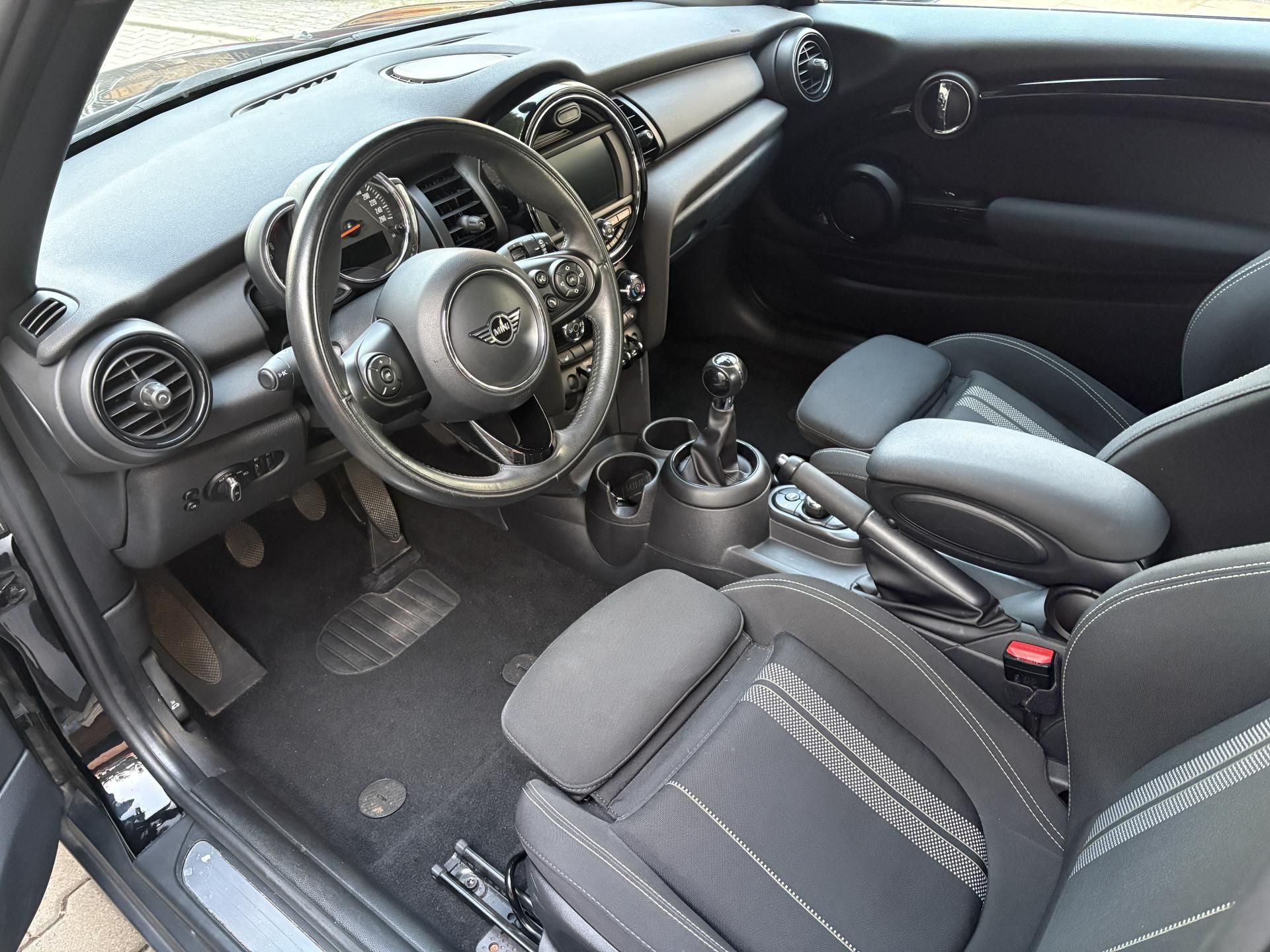 Mini Cooper, 1.5  75 kW Sport Paket - fotka 6