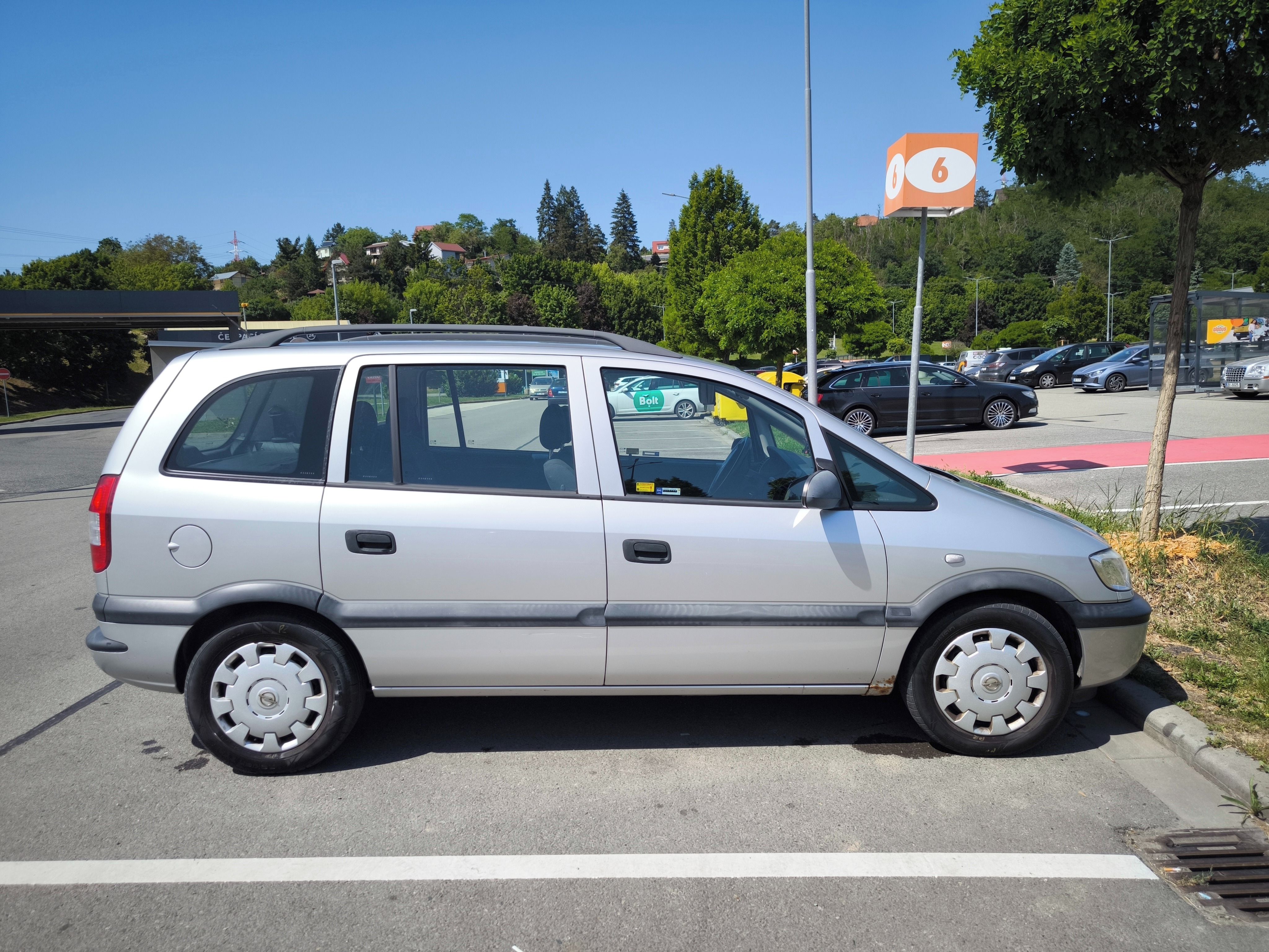 Opel Zafira, 1,6 16V, 7 míst - fotka 4