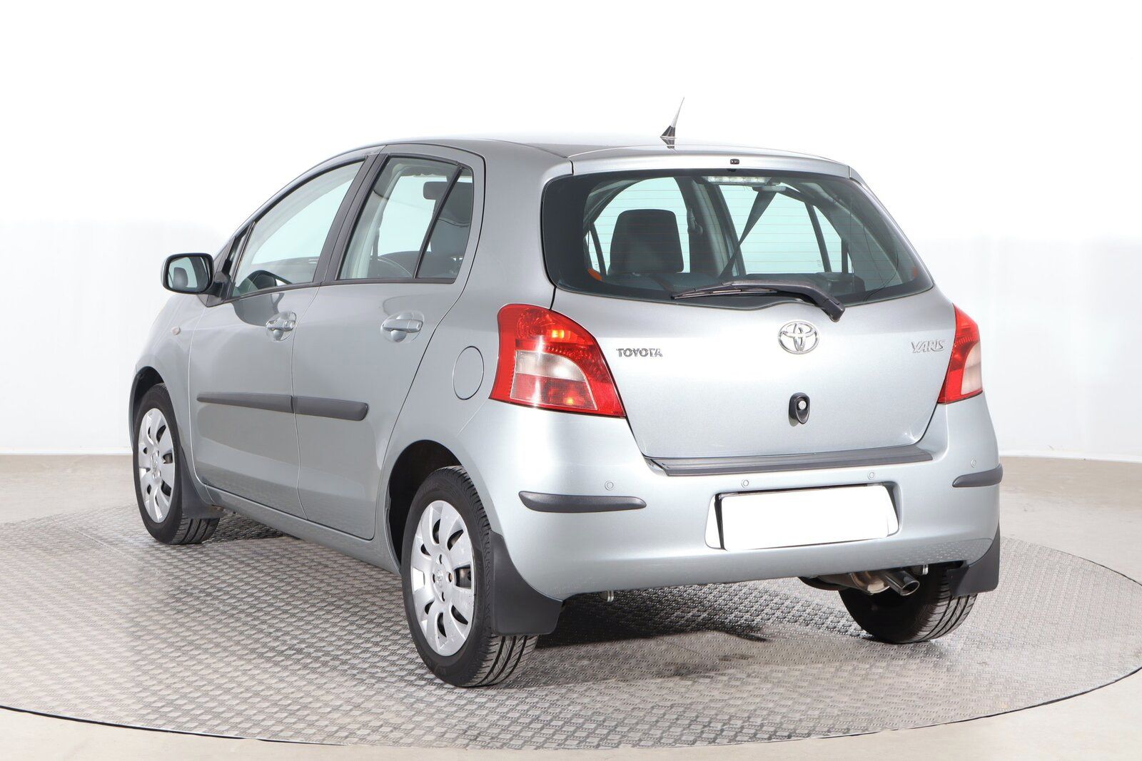 Toyota Yaris, 1.3 VVT-i, Automat - fotka 4