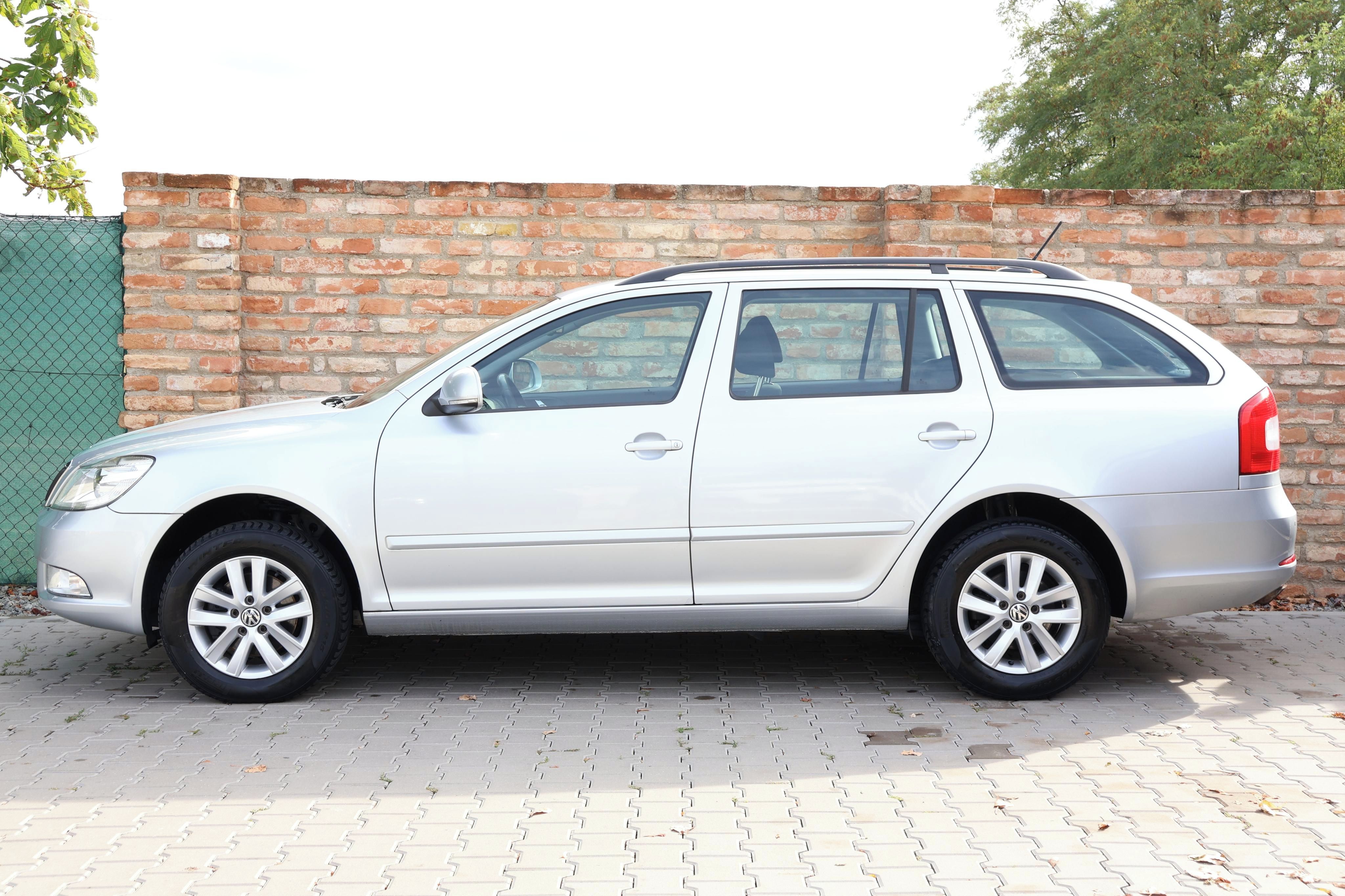 Škoda Octavia, 2.0TDI Navi*Výhřev s.*Tažné* - fotka 2