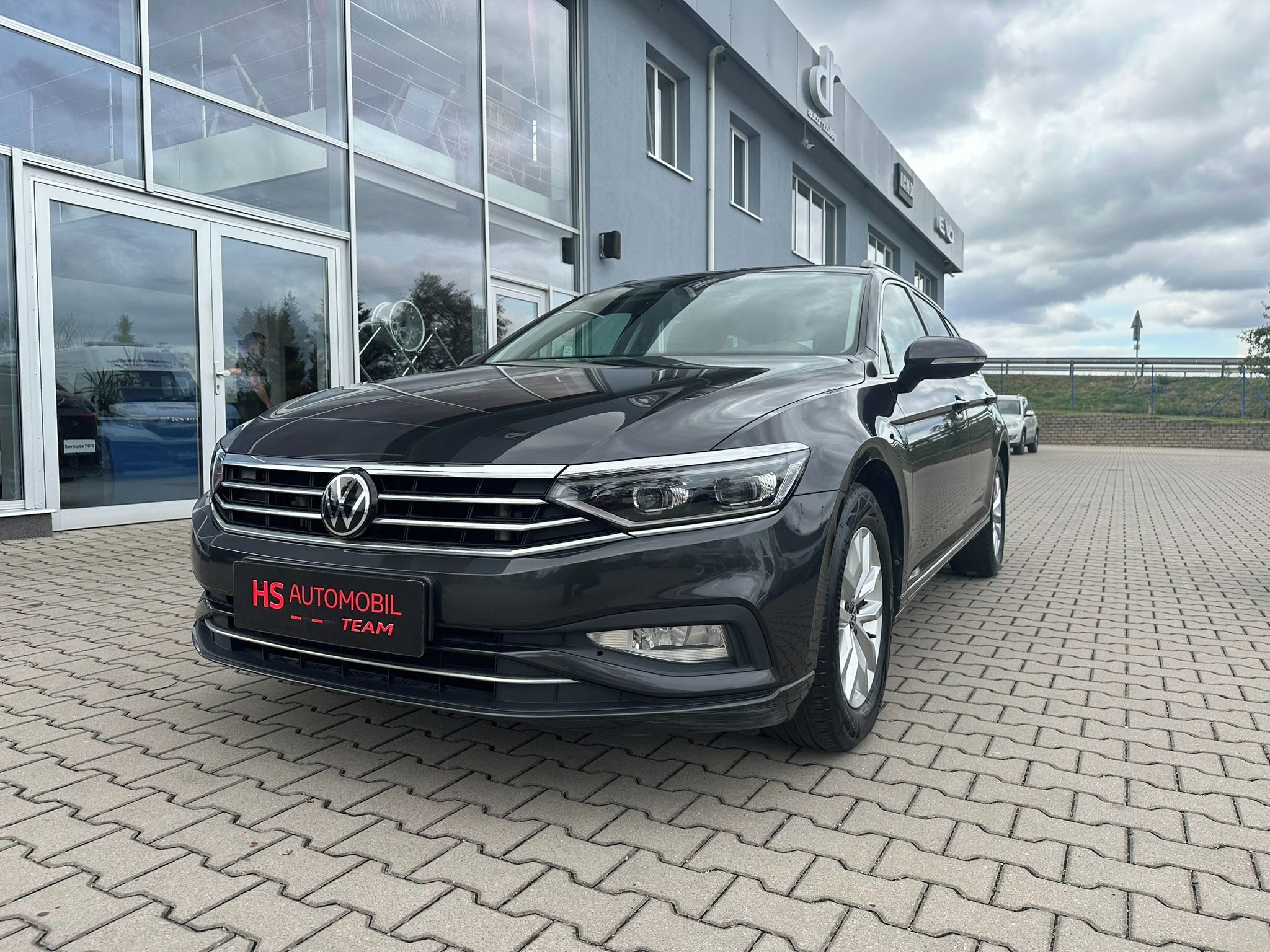 Volkswagen Passat, 2,0 TDi 90kW Style  2 sady kol