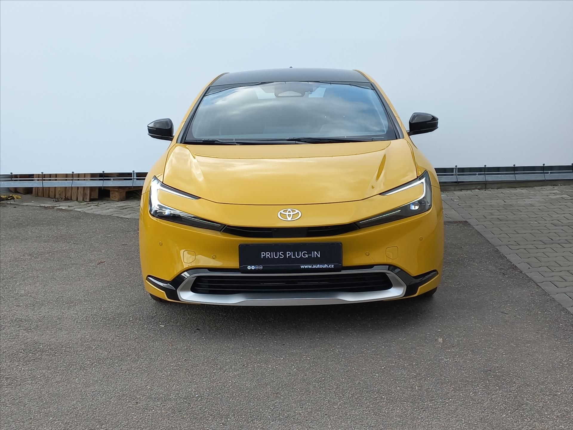 Toyota Prius, 2,0 Plug-in Hybrid e-CVT 223k - fotka 4