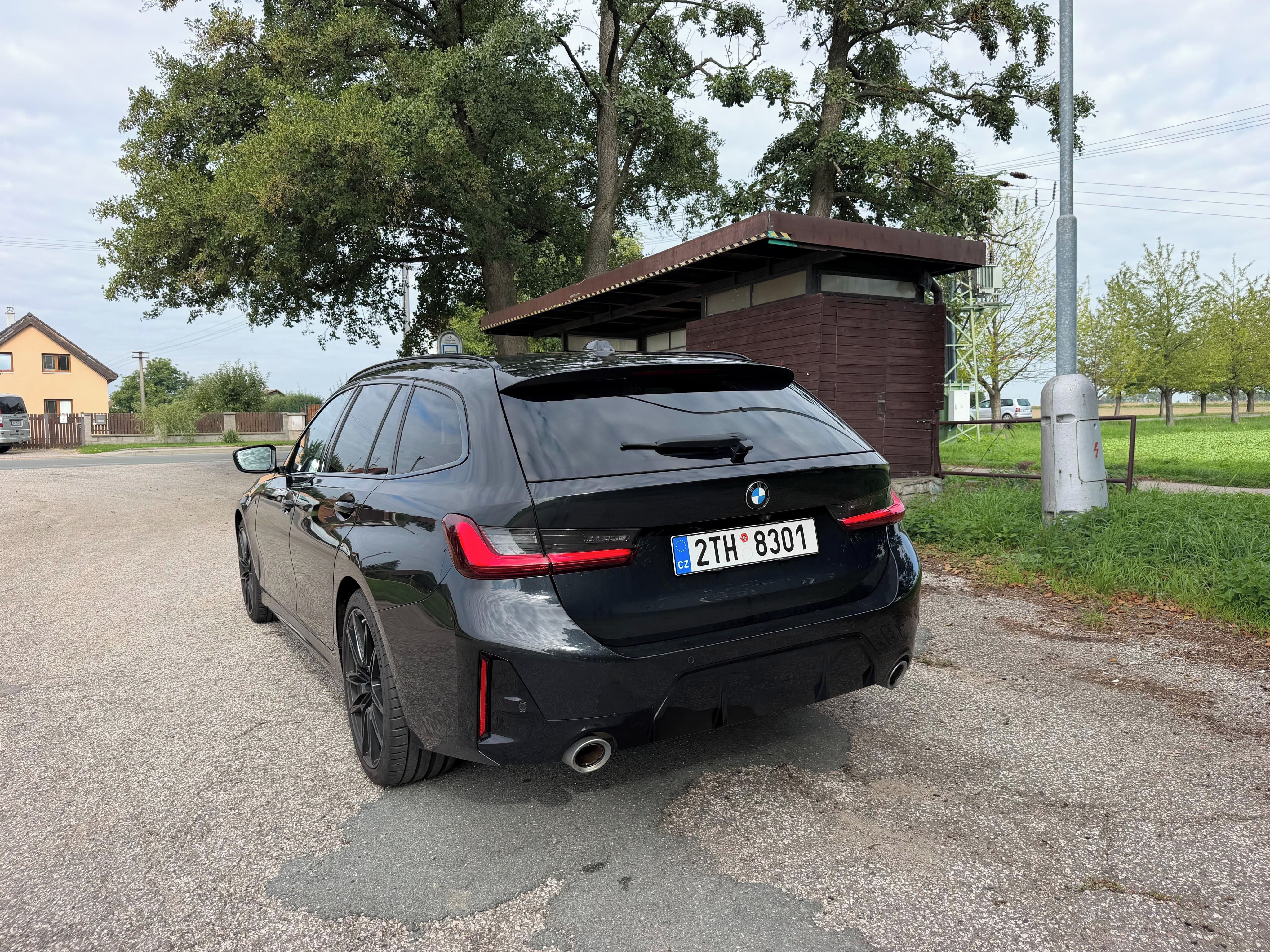BMW Řada 3, 330i xDrive ČR DPH Tažné - fotka 4
