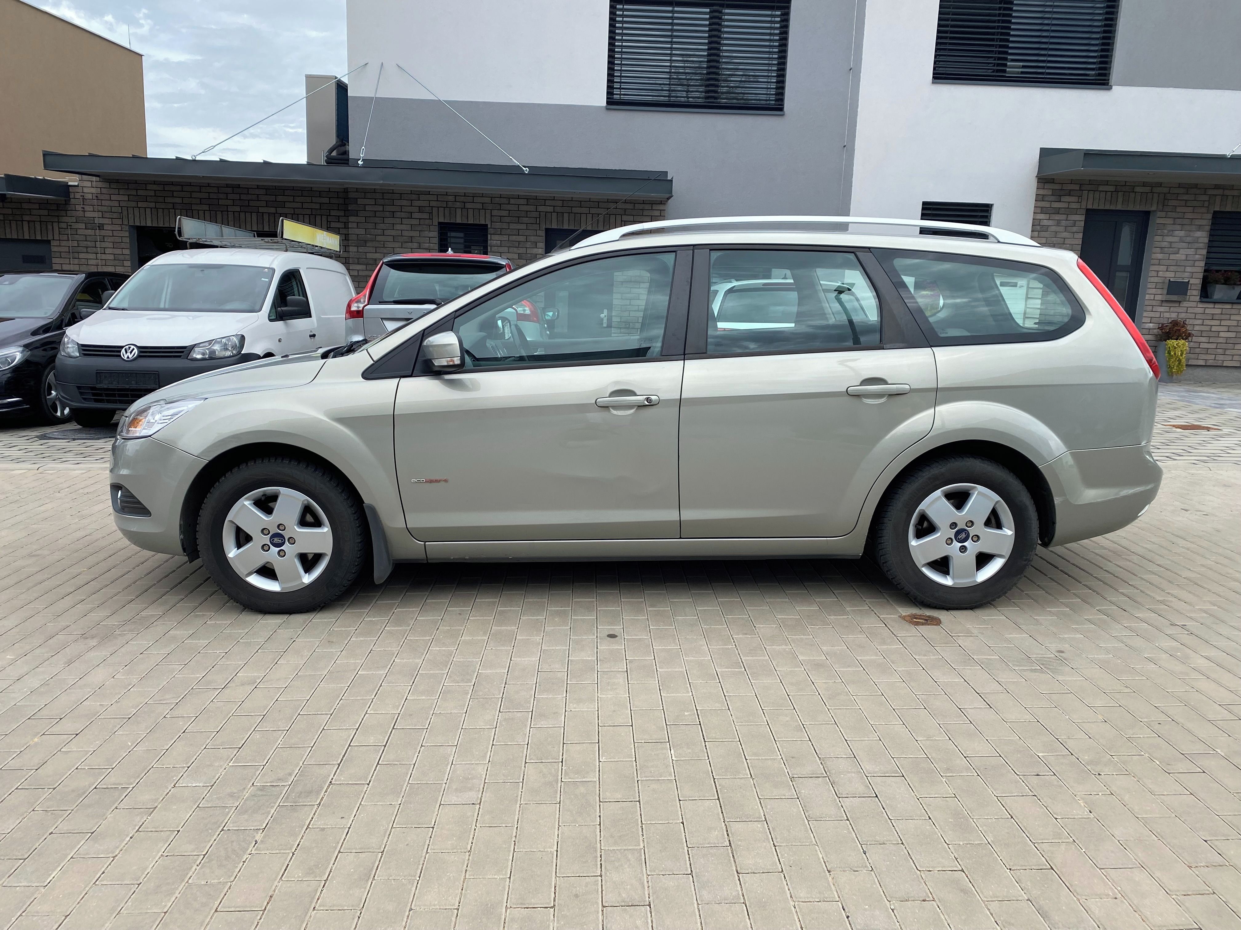 Ford Focus, combi 1.6i 16V, 74kW, nová STK - fotka 3