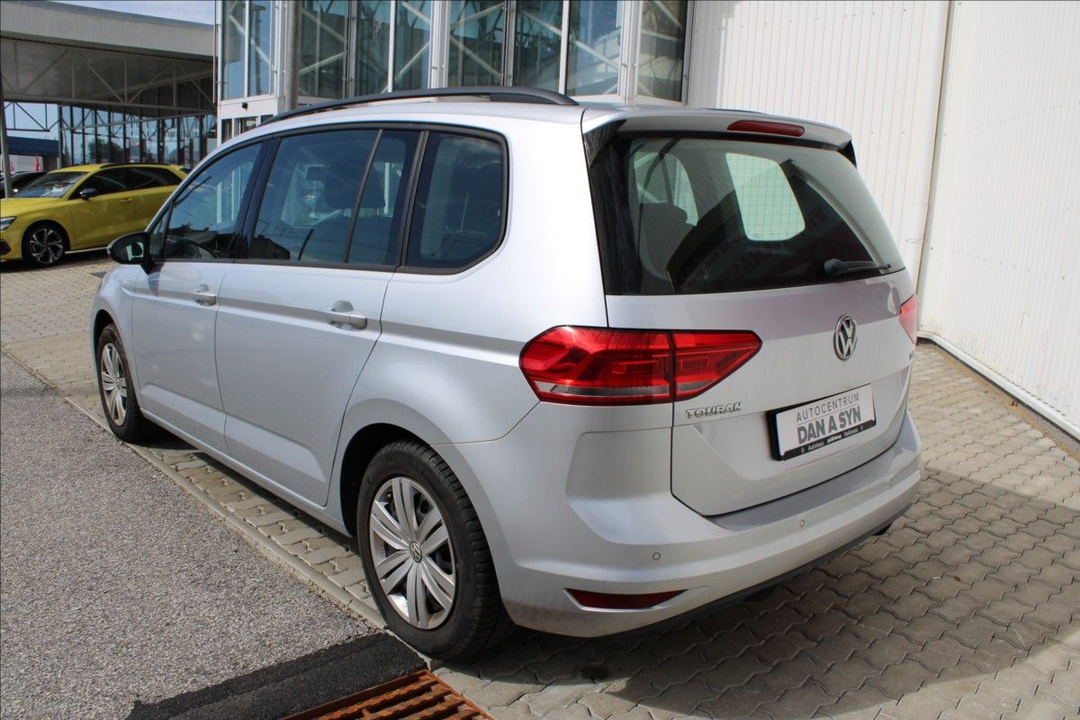Volkswagen Touran, 1,2 TSI 81KW  pěkný stav - fotka 4