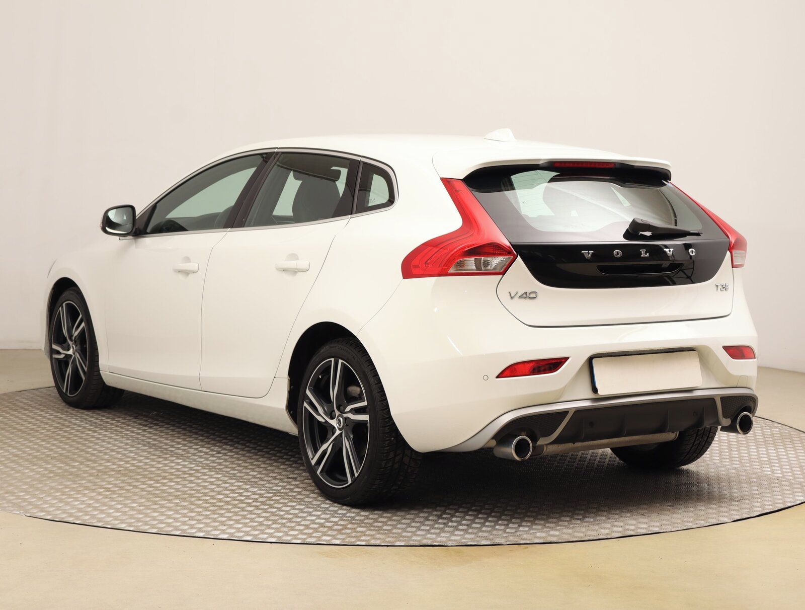 Volvo V40, 1.5 T3, Automat, Serv.kniha - fotka 4