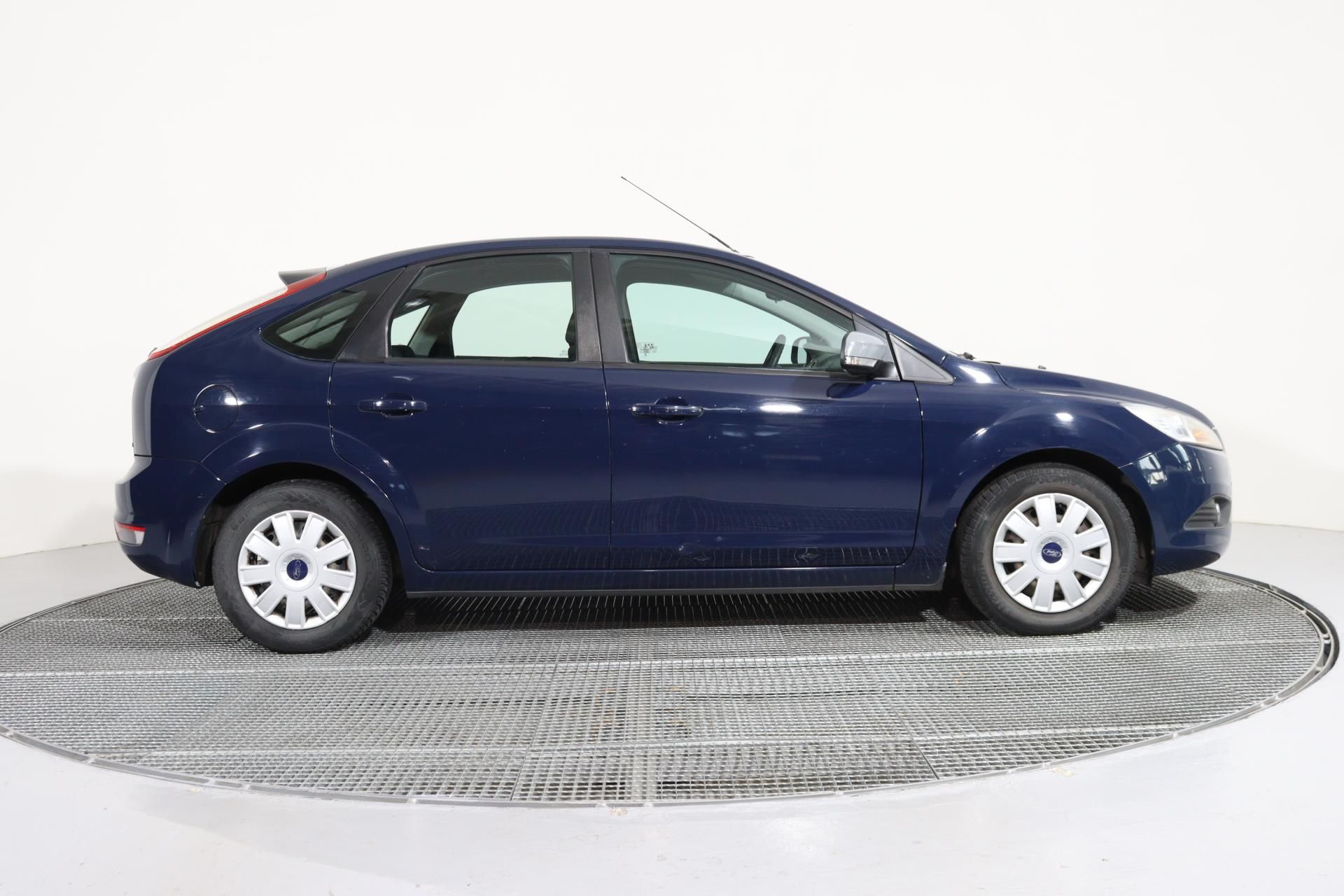 Ford Focus, 1,6 i 74 kW - fotka 3