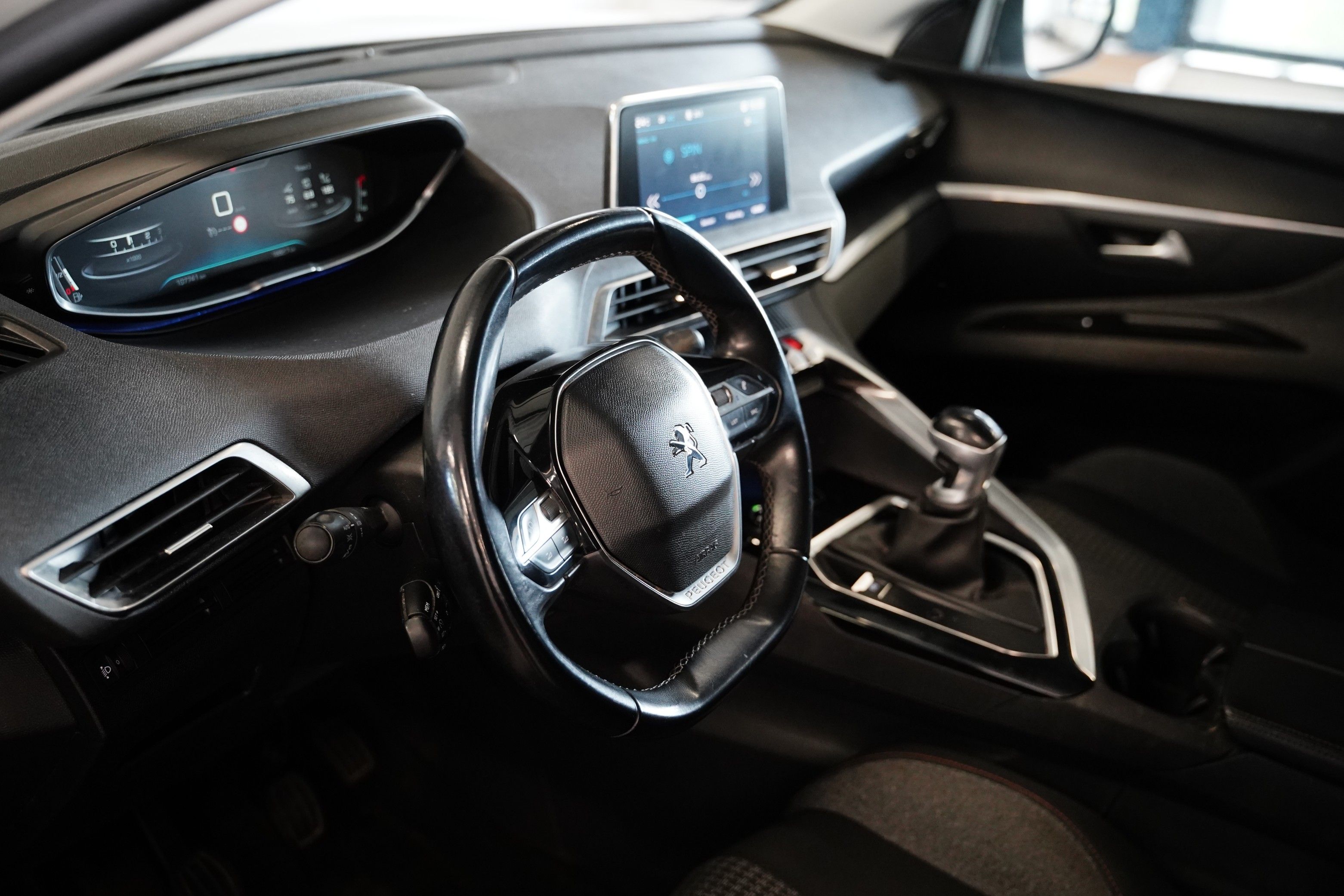 Peugeot 3008, 1.2 PureTech 96 kW Allure - fotka 6