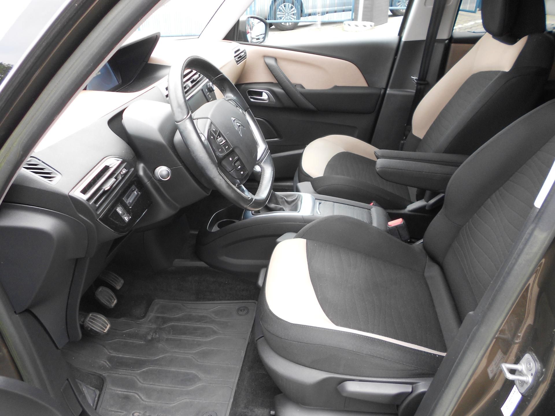Citroën Grand C4 Picasso, 2.0HDi, 110kW, MAN6, 7míst, ČR - fotka 5