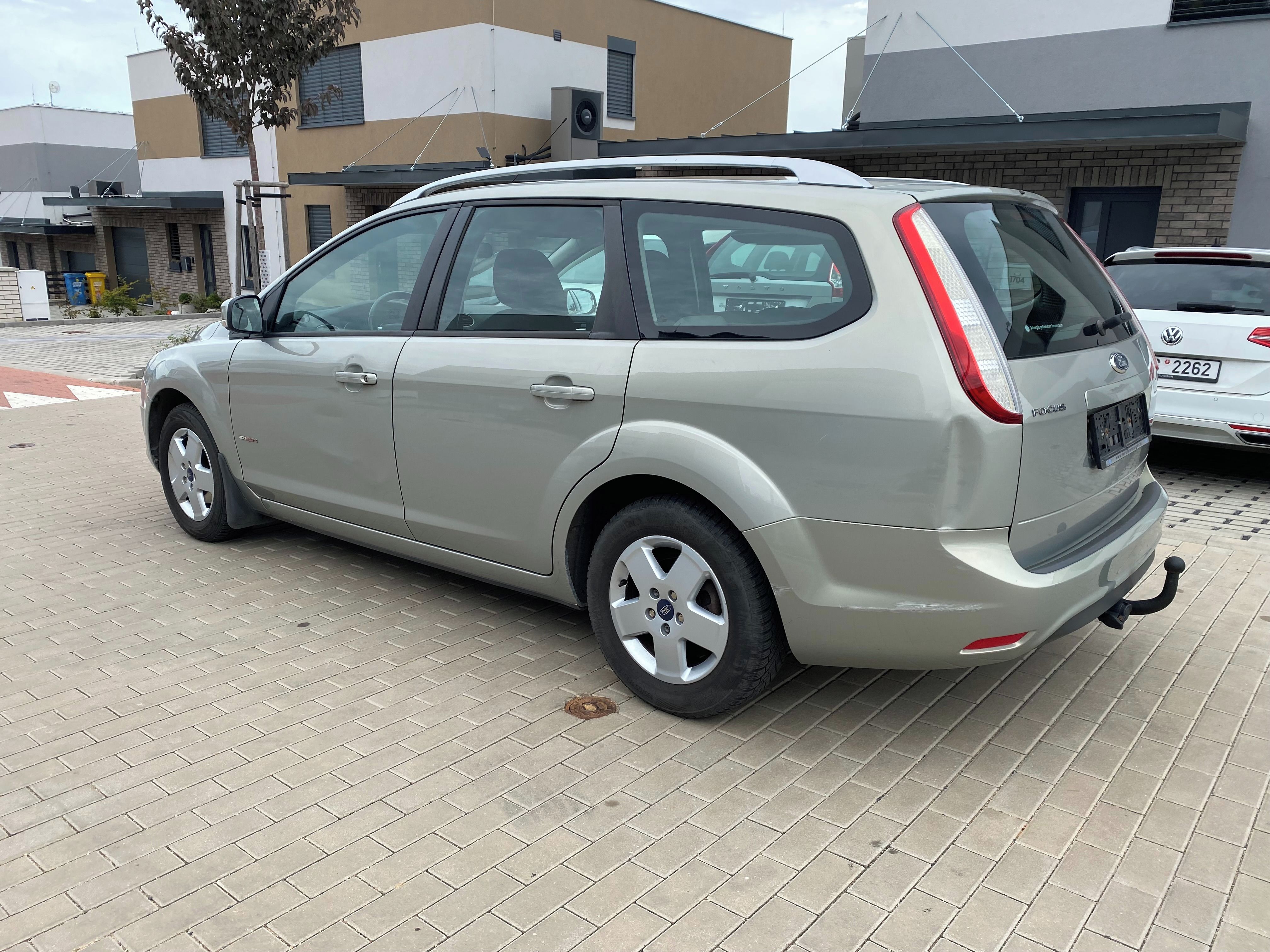 Ford Focus, combi 1.6i 16V, 74kW, nová STK - fotka 2