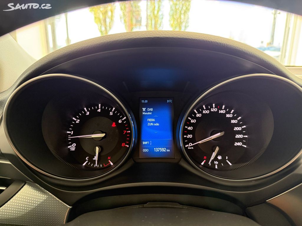 Toyota Avensis, fotka 16