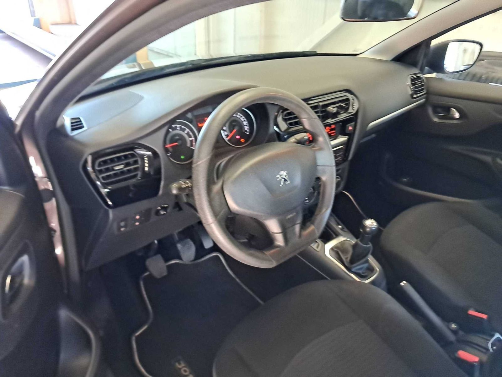 Peugeot 301, 1.2 VTi, Klima, El. okna - fotka 3