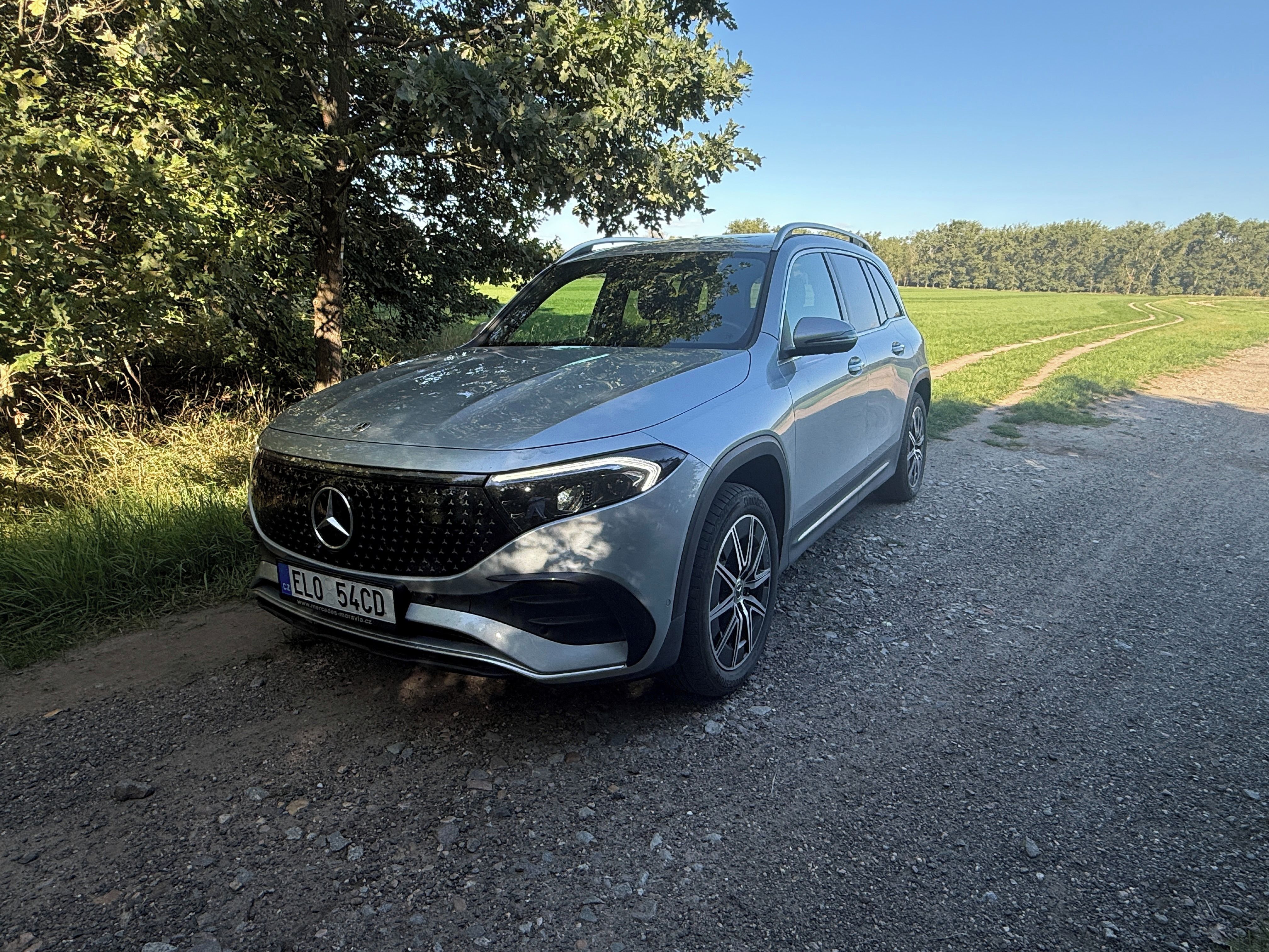 Mercedes-Benz EQB, Mercedes EQB 300 4MATIC AMG - fotka 5