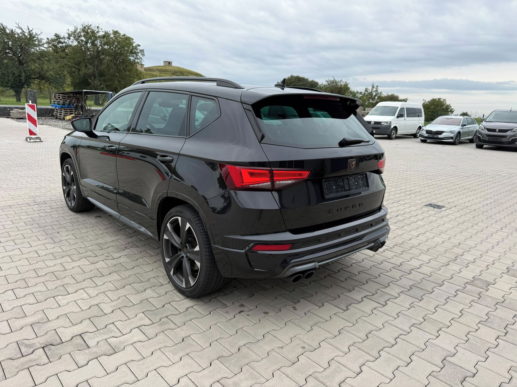 Cupra Ateca, 2022 2.0TSI 221kw Nebourané TZ - fotka 4