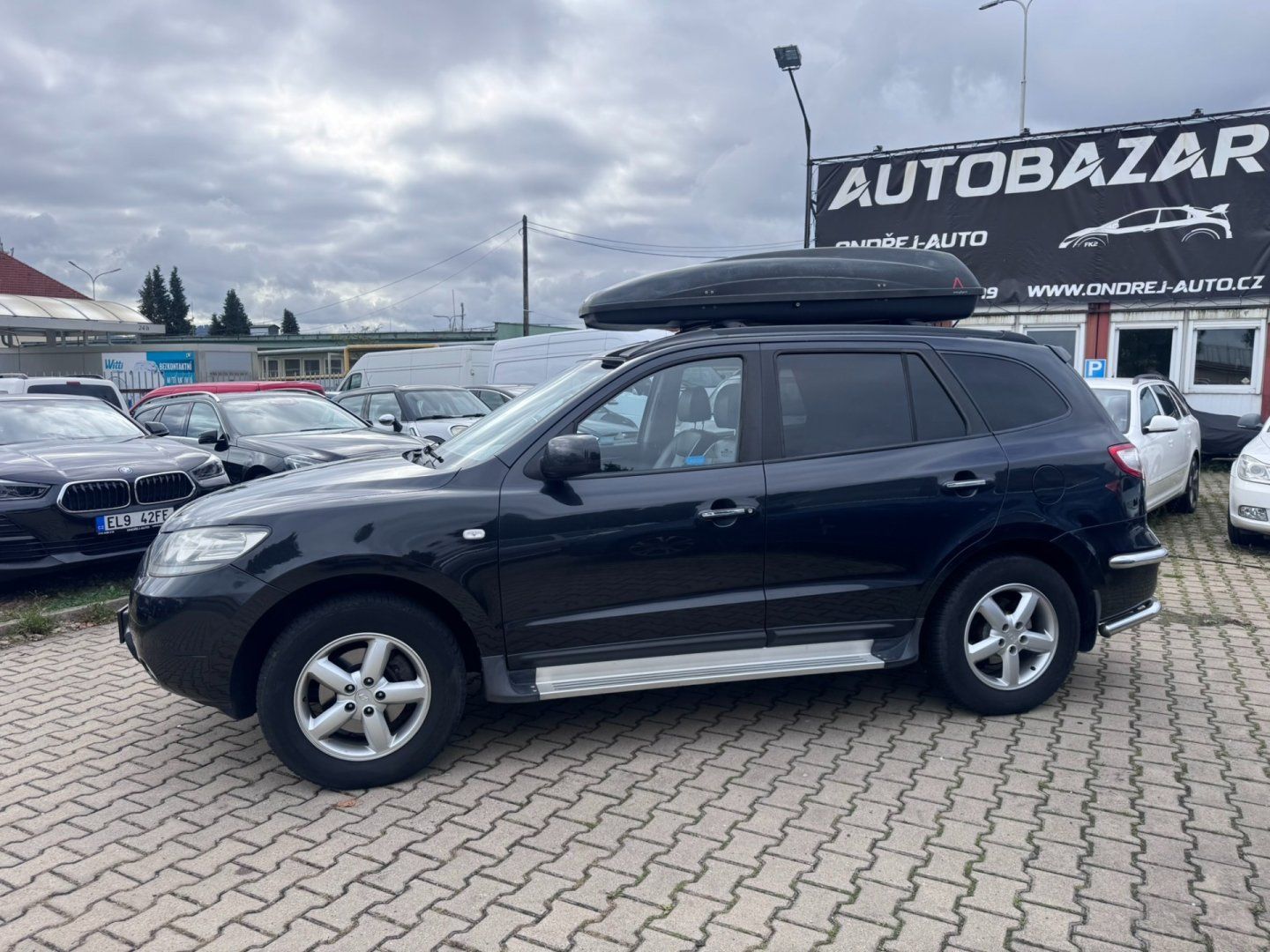 Hyundai Santa Fe, 4X4 2,2CRDI 114KW 7 MÍST AUTOM - fotka 2