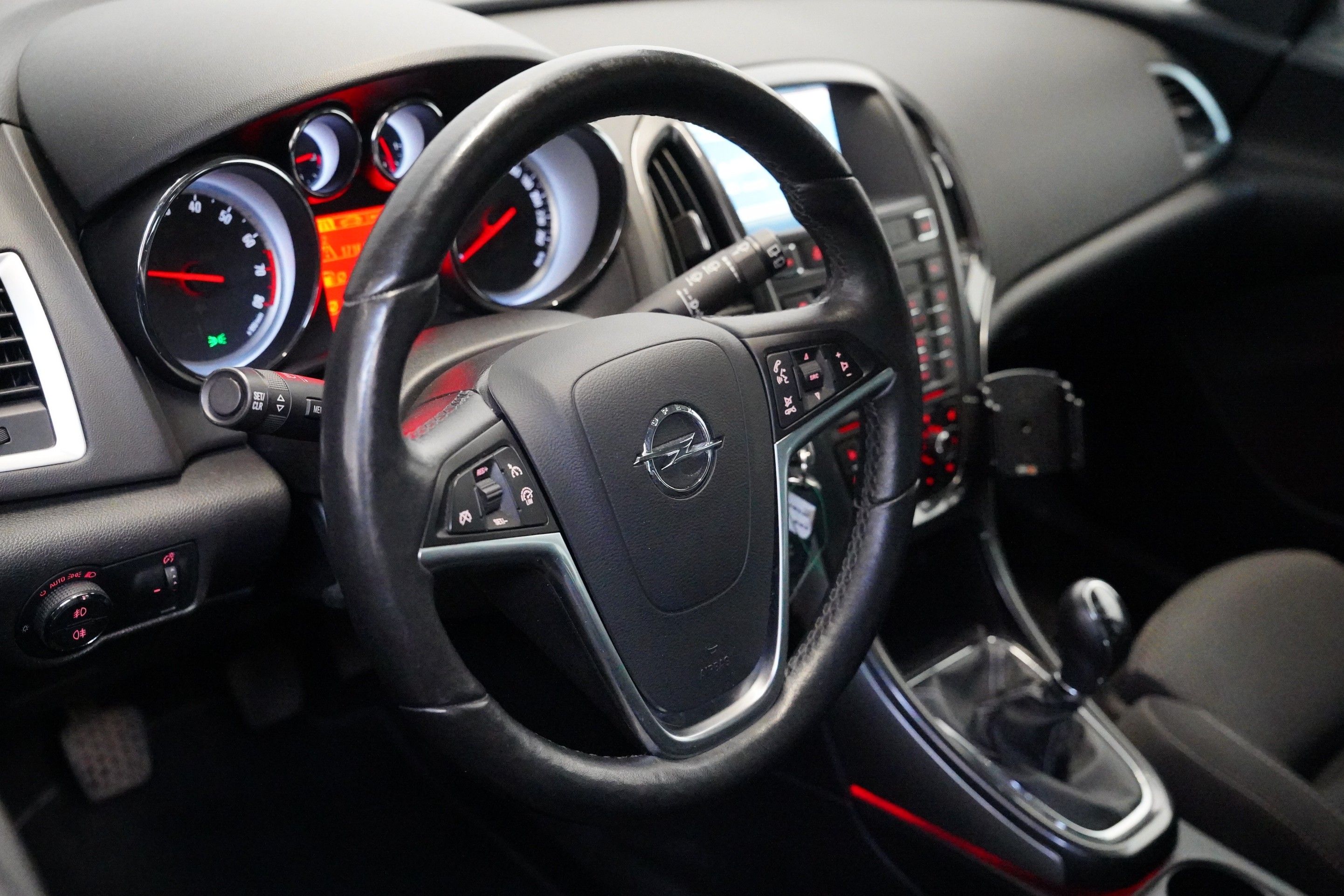 Opel Astra, 1.6i Turbo 125 kW - fotka 5