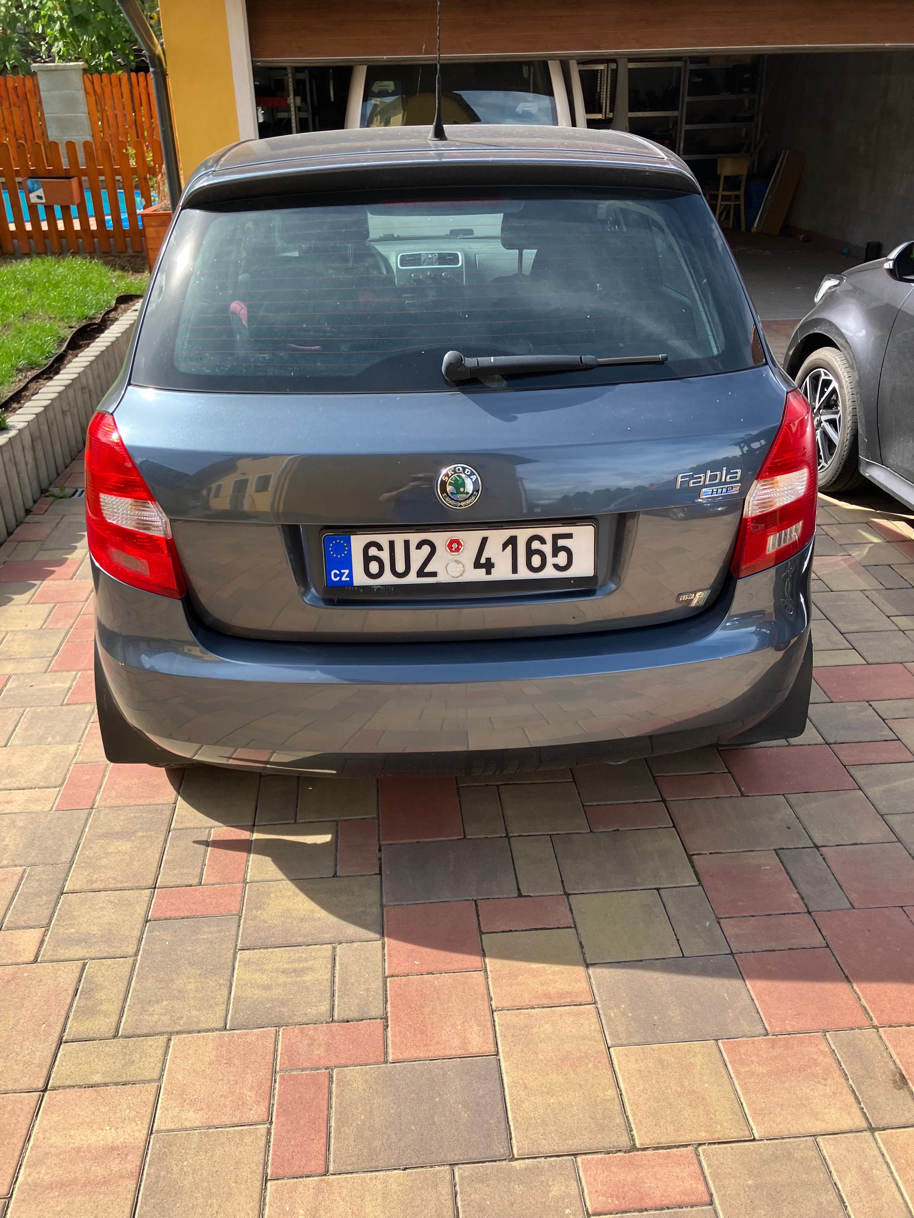 Škoda Fabia, Koroze střechy,do auta zatéká. - fotka 3
