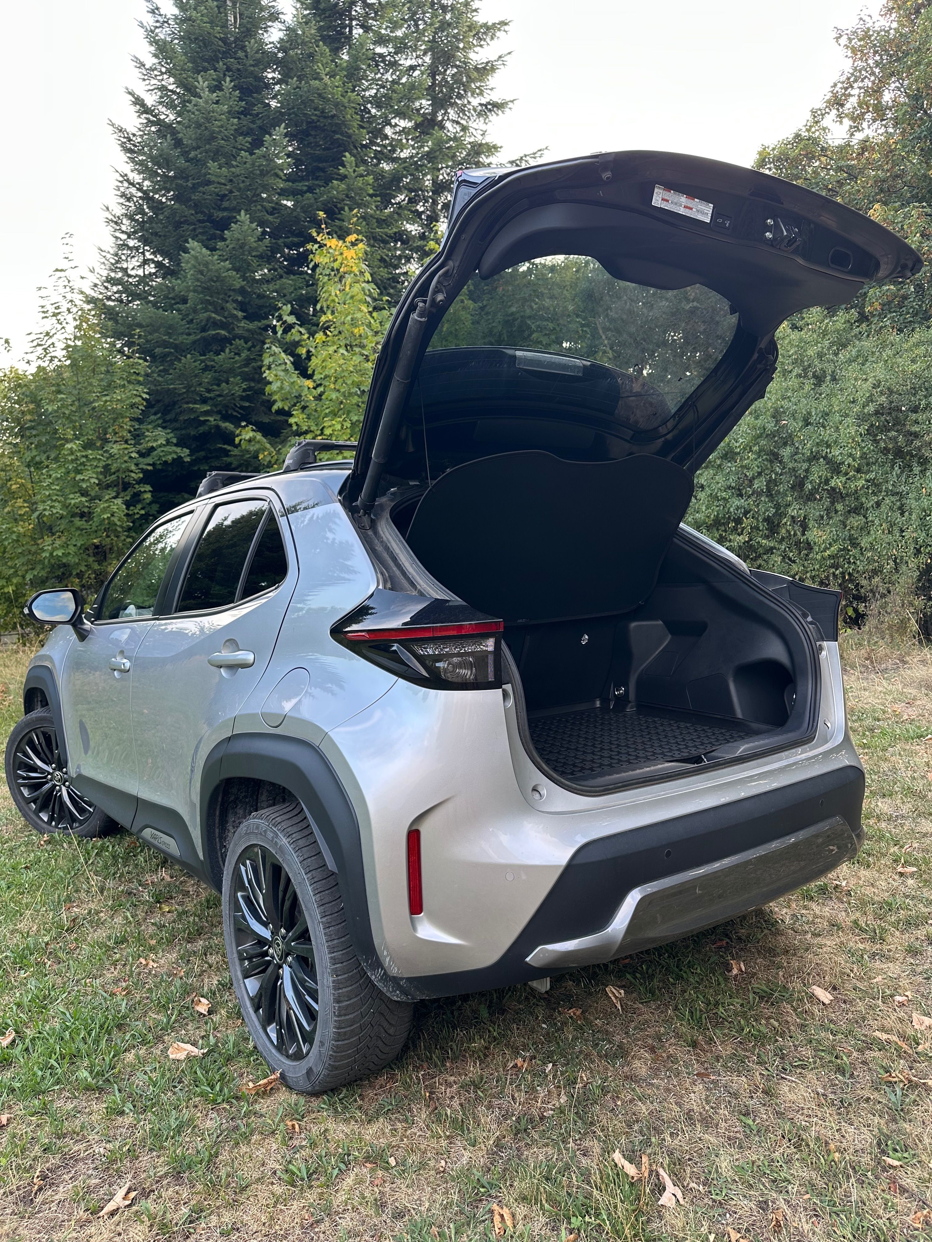 Toyota Yaris Cross, 1.5 Hybrid AWD-i 4×4 VIP - fotka 4
