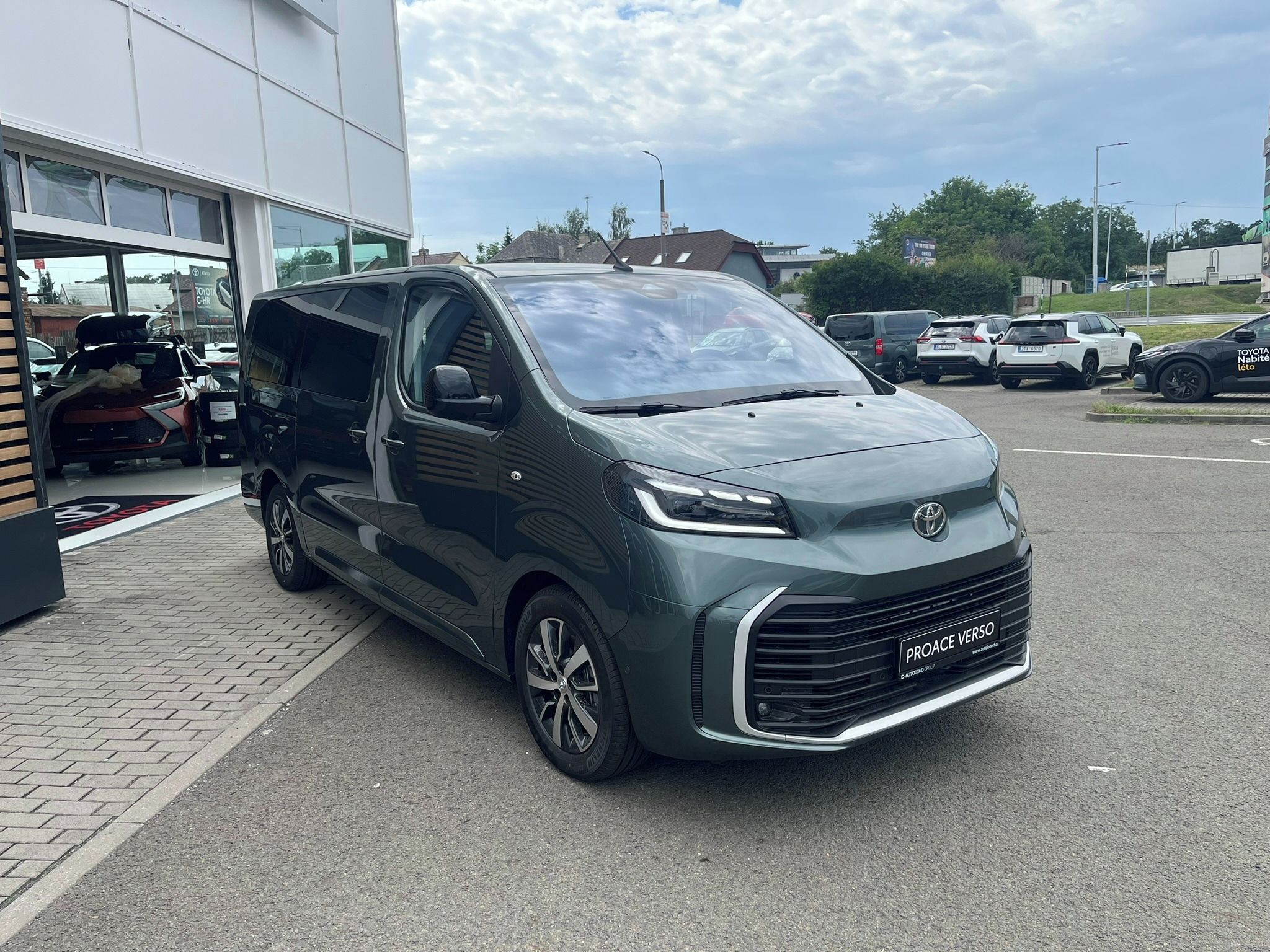 Toyota Proace Verso, 2.2L Business TAŽNÉ - fotka 3