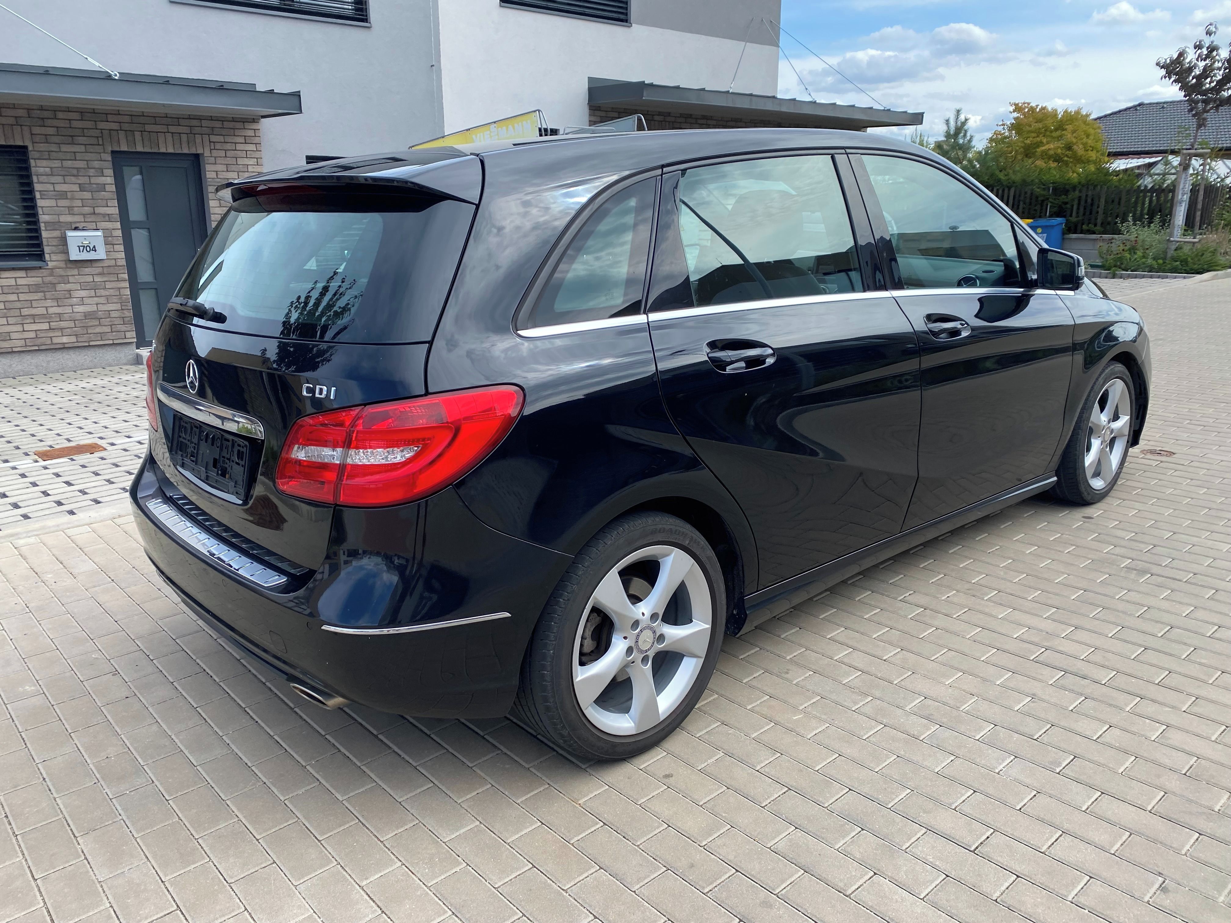 Mercedes-Benz Třídy B, 180 CDI, r.v. 2012, nová STK - fotka 6