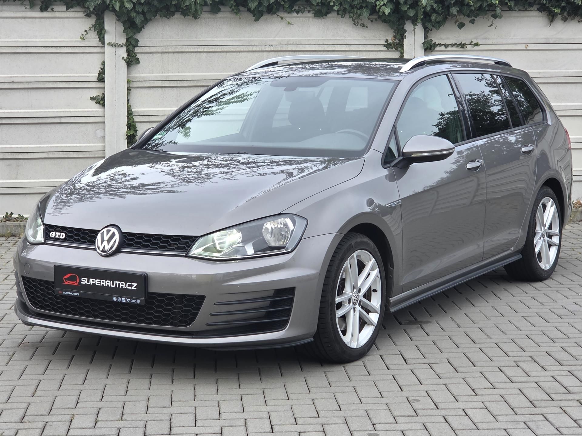 Volkswagen Golf, 2,0 TDi 135kW DSG GTD ČR 2.maj - fotka 3