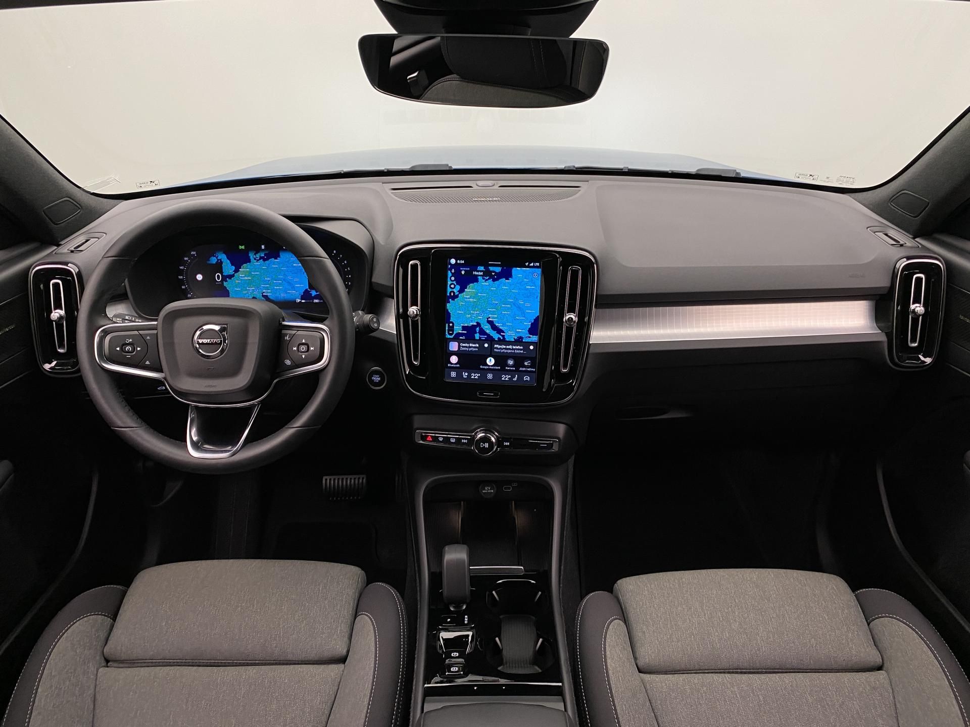 Volvo XC40, B4 DARK PLUS AUT - fotka 2