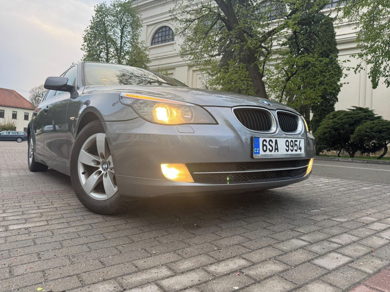 BMW Řada 5, 520d 120Kw. Celorocni Top Stav - fotka 3