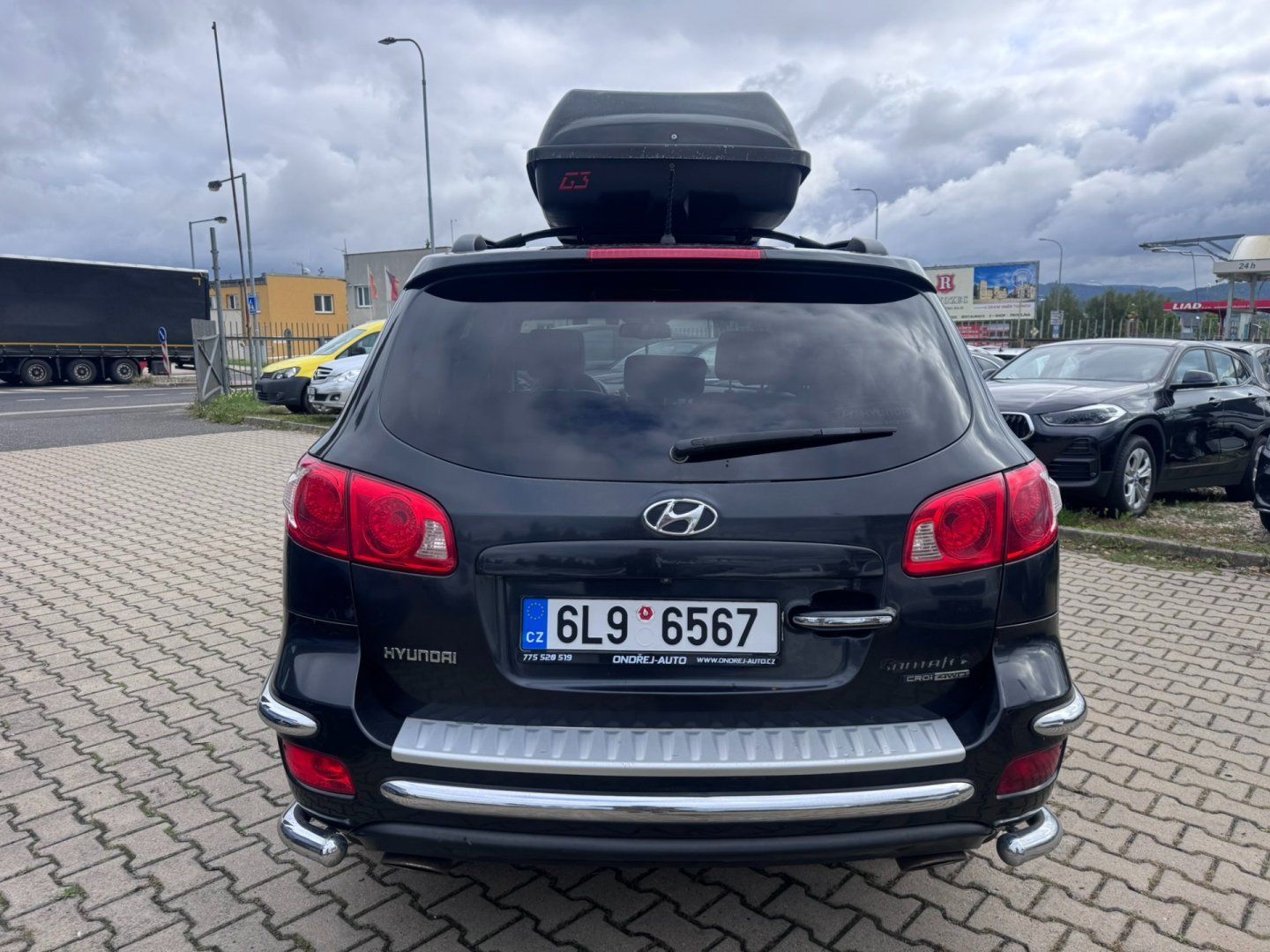 Hyundai Santa Fe, 4X4 2,2CRDI 114KW 7 MÍST AUTOM - fotka 4
