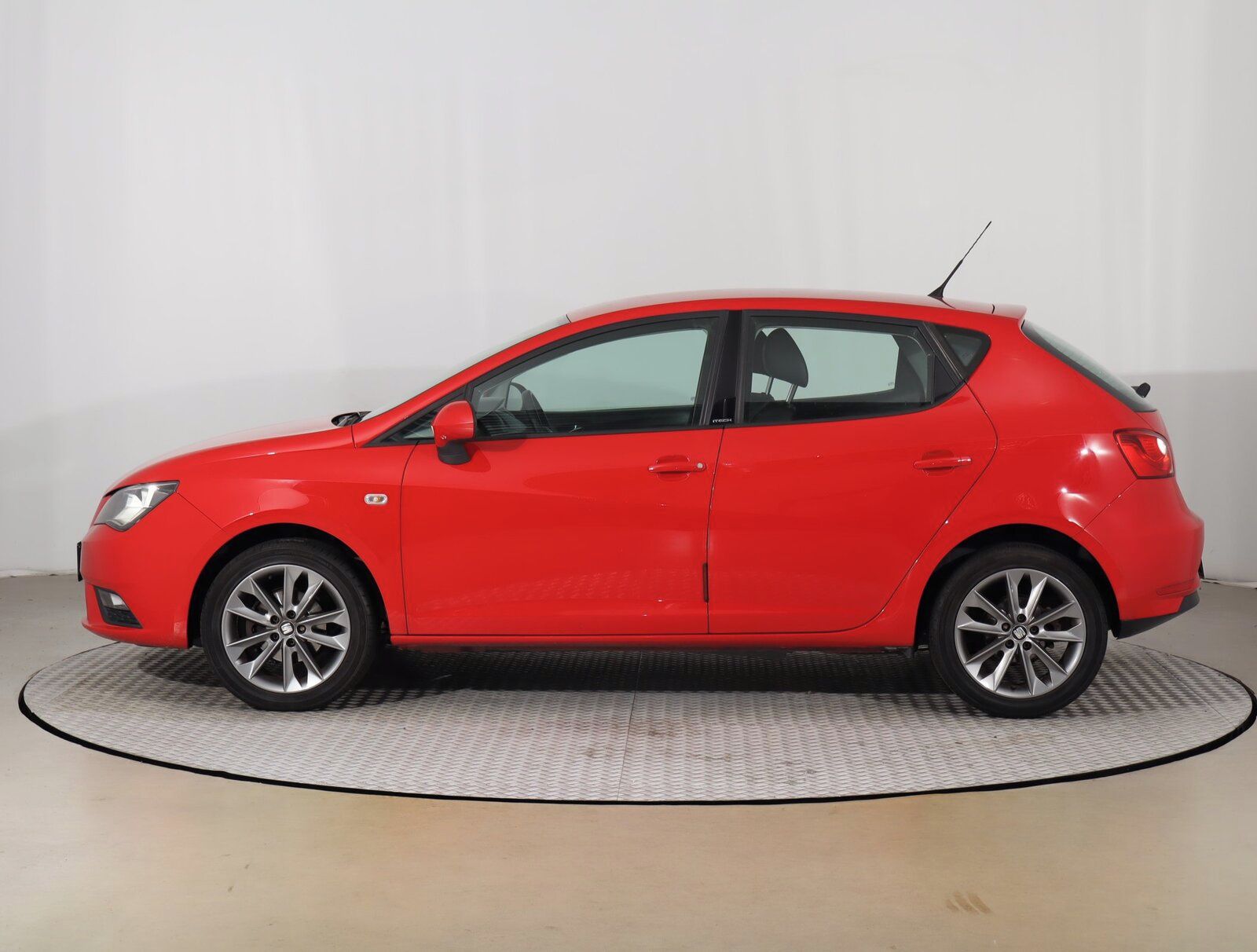 Seat Ibiza, 1.2 TSI, Serv.kniha - fotka 3
