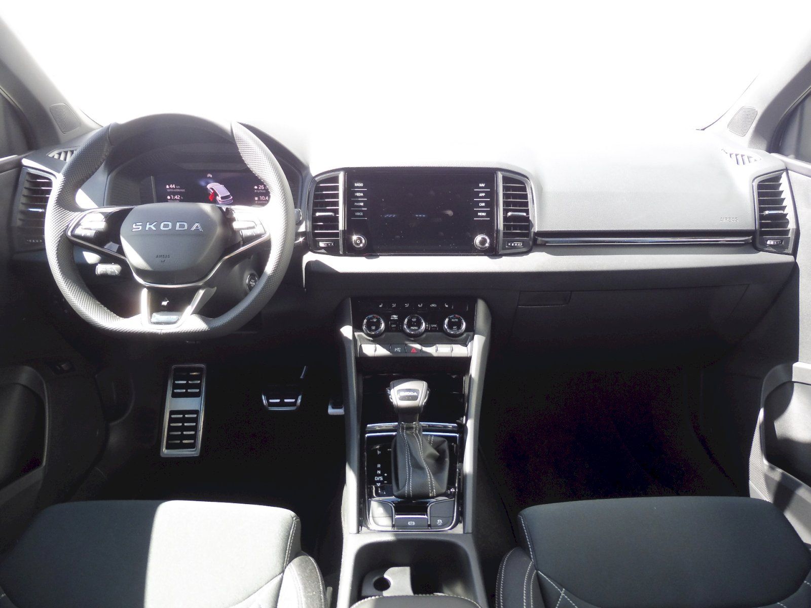 Škoda Karoq, Sportline 1,5 TSI 110kW DSG Ta - fotka 5